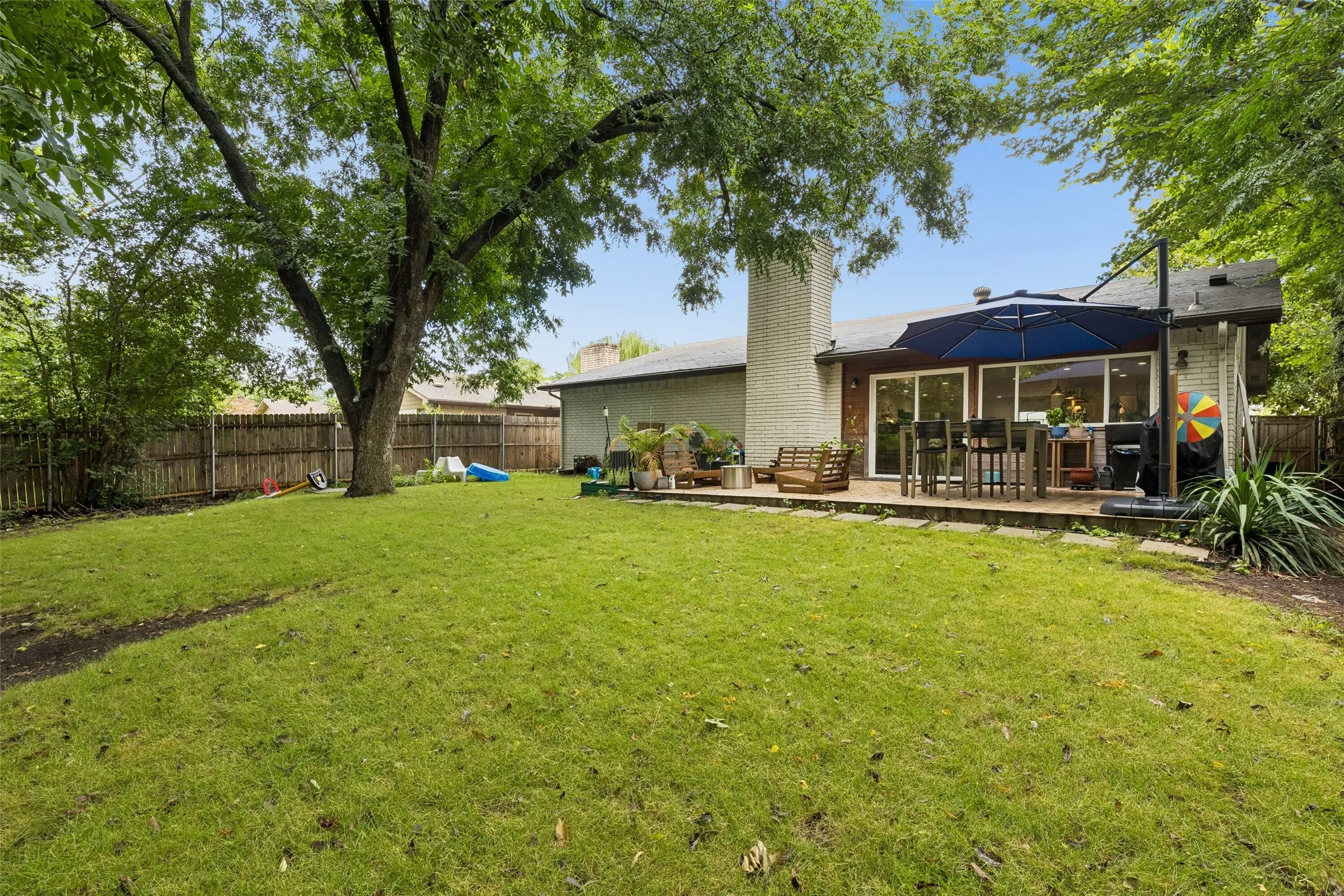 Single Family Residence For Rent in Dallas County , 3818 Ruidosa Avenue, Dallas, Texas 75228, 3 Bedrooms, 2 Bathrooms, 2 Garage spaces, 1,924 Sqft, built in 1978, Price $2,950, mls#21331275, Real Estate Agent in Dallas, Homes For Rent in Dallas county, Homes For Rent in Dallas, Realtor in Dallas Texas, Real Estate Brokerage Independent Realty Texas, Luminita Cordes Realtor