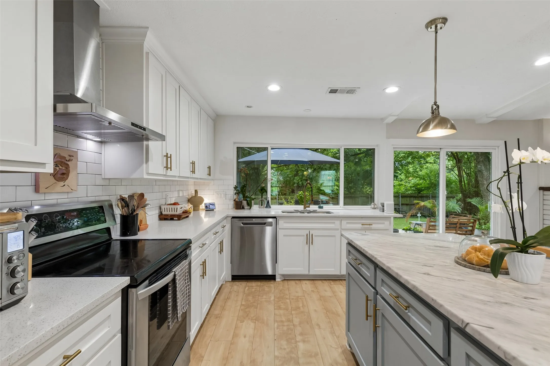 Single Family Residence For Rent in Dallas County , 3818 Ruidosa Avenue, Dallas, Texas 75228, 3 Bedrooms, 2 Bathrooms, 2 Garage spaces, 1,924 Sqft, built in 1978, Price $2,950, mls#21331275, Real Estate Agent in Dallas, Homes For Rent in Dallas county, Homes For Rent in Dallas, Realtor in Dallas Texas, Real Estate Brokerage Independent Realty Texas, Luminita Cordes Realtor