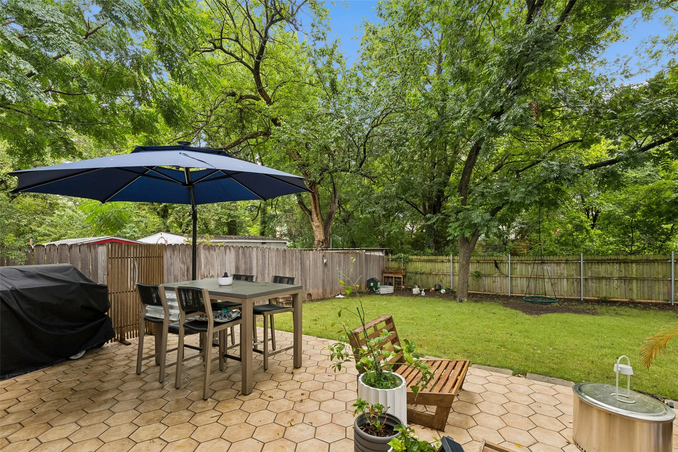 Single Family Residence For Rent in Dallas County , 3818 Ruidosa Avenue, Dallas, Texas 75228, 3 Bedrooms, 2 Bathrooms, 2 Garage spaces, 1,924 Sqft, built in 1978, Price $2,950, mls#21331275, Real Estate Agent in Dallas, Homes For Rent in Dallas county, Homes For Rent in Dallas, Realtor in Dallas Texas, Real Estate Brokerage Independent Realty Texas, Luminita Cordes Realtor