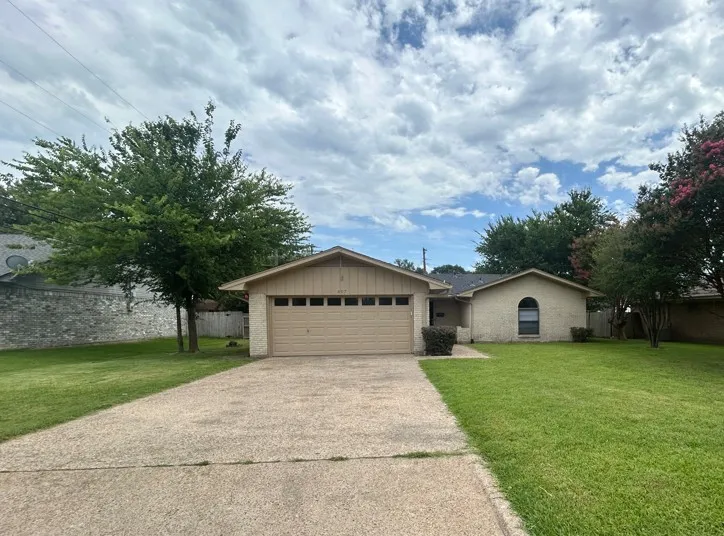 Single Family Residence For Sale in Navarro County , 607 Stanford Street, Corsicana, Texas 75110, 3 Bedrooms, 2 Bathrooms, 2 Garage spaces, 1,432 Sqft, built in 1966, Price $270,000, mls#21334649, Real Estate Agent in Corsicana, Homes For Sale in Navarro county, Homes For Sale in Corsicana, Realtor in Corsicana Texas, Real Estate Brokerage Independent Realty Texas, Luminita Cordes Realtor