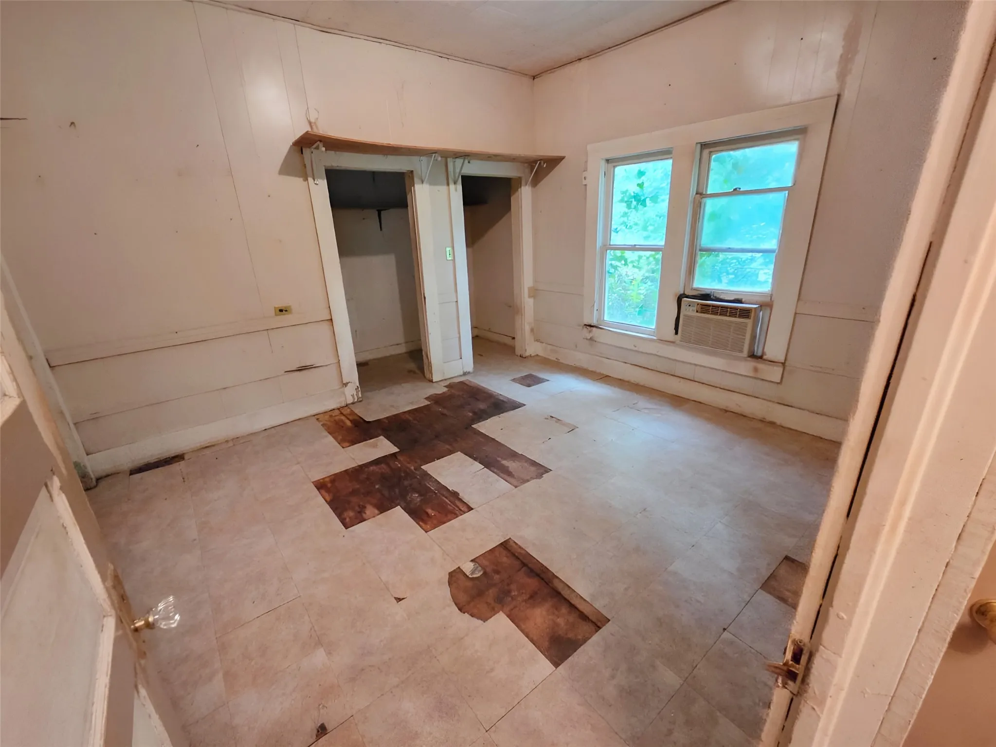 Single Family Residence For Sale in Houston County , 416 Sycamore Street, Grapeland, Texas 75844, 2 Bedroom, 1 Bathroom, Garage spaces, 1,182 Sqft, built in 1942, mls#21334648, Real Estate Agent in Grapeland, Homes For Sale in Houston county, Homes For Sale in Grapeland, Realtor in Grapeland Texas, Real Estate Brokerage Independent Realty Texas, Luminita Cordes Realtor