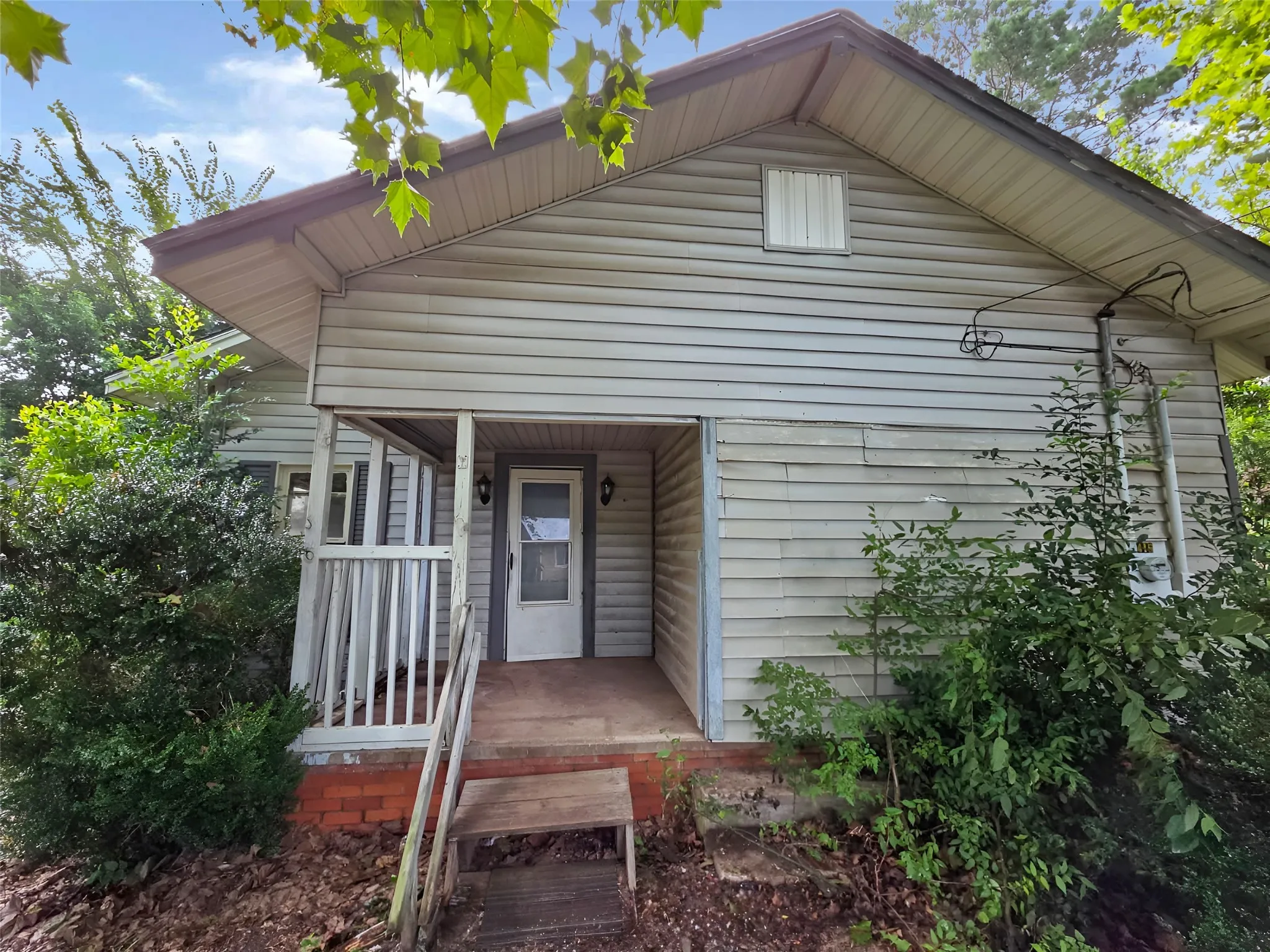 Single Family Residence For Sale in Houston County , 416 Sycamore Street, Grapeland, Texas 75844, 2 Bedroom, 1 Bathroom, Garage spaces, 1,182 Sqft, built in 1942, mls#21334648, Real Estate Agent in Grapeland, Homes For Sale in Houston county, Homes For Sale in Grapeland, Realtor in Grapeland Texas, Real Estate Brokerage Independent Realty Texas, Luminita Cordes Realtor