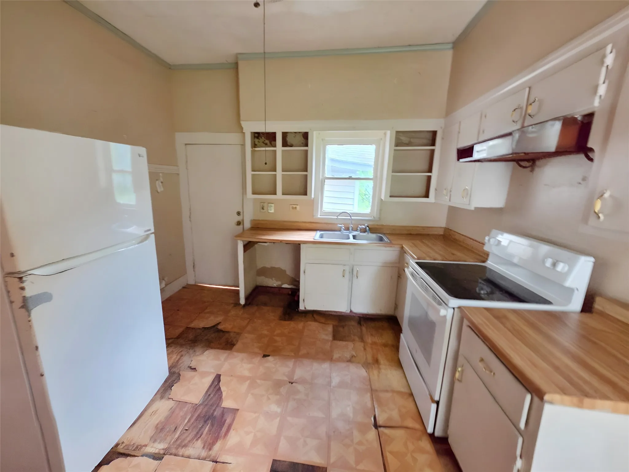 Single Family Residence For Sale in Houston County , 416 Sycamore Street, Grapeland, Texas 75844, 2 Bedroom, 1 Bathroom, Garage spaces, 1,182 Sqft, built in 1942, mls#21334648, Real Estate Agent in Grapeland, Homes For Sale in Houston county, Homes For Sale in Grapeland, Realtor in Grapeland Texas, Real Estate Brokerage Independent Realty Texas, Luminita Cordes Realtor