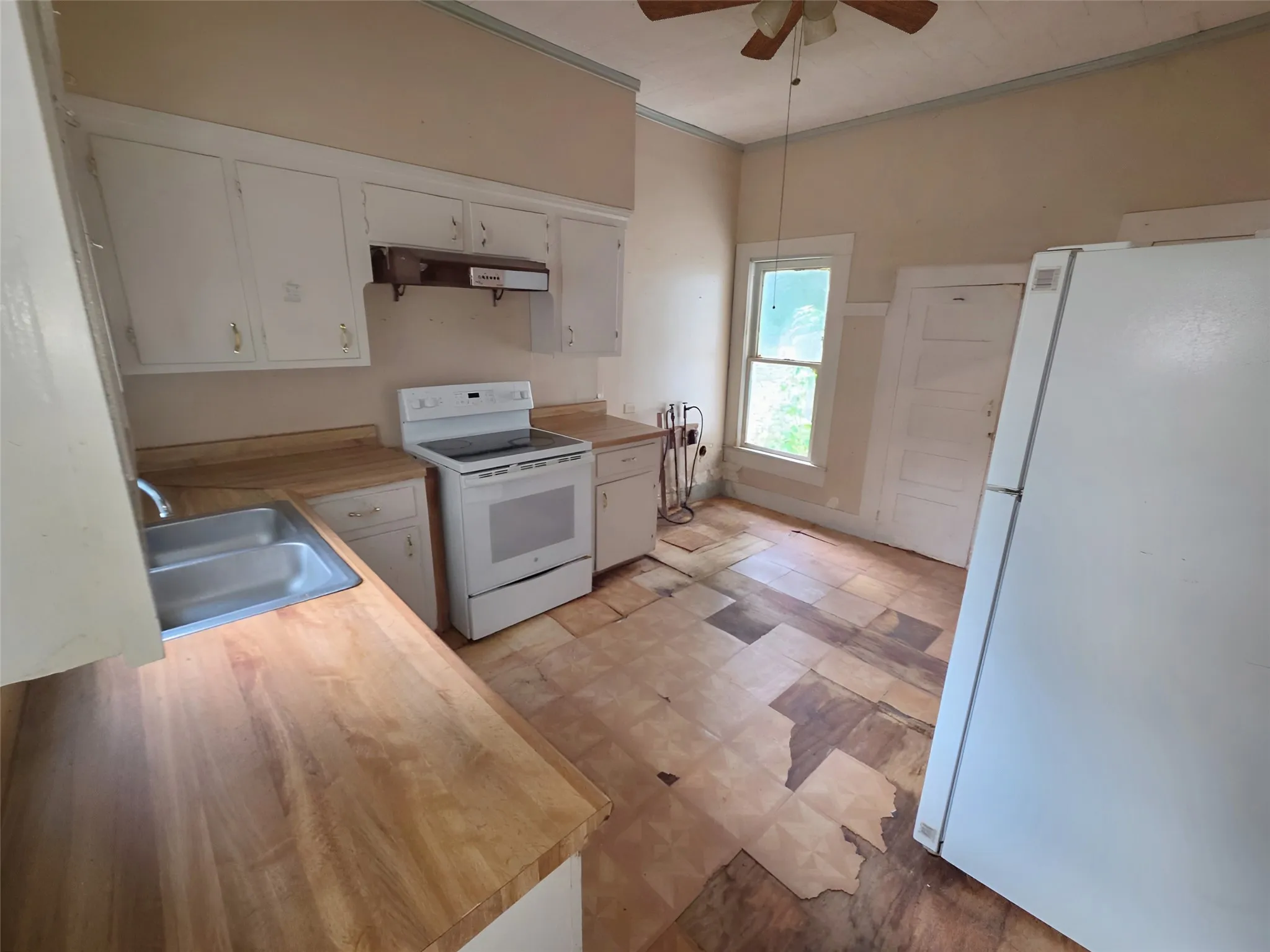 Single Family Residence For Sale in Houston County , 416 Sycamore Street, Grapeland, Texas 75844, 2 Bedroom, 1 Bathroom, Garage spaces, 1,182 Sqft, built in 1942, mls#21334648, Real Estate Agent in Grapeland, Homes For Sale in Houston county, Homes For Sale in Grapeland, Realtor in Grapeland Texas, Real Estate Brokerage Independent Realty Texas, Luminita Cordes Realtor