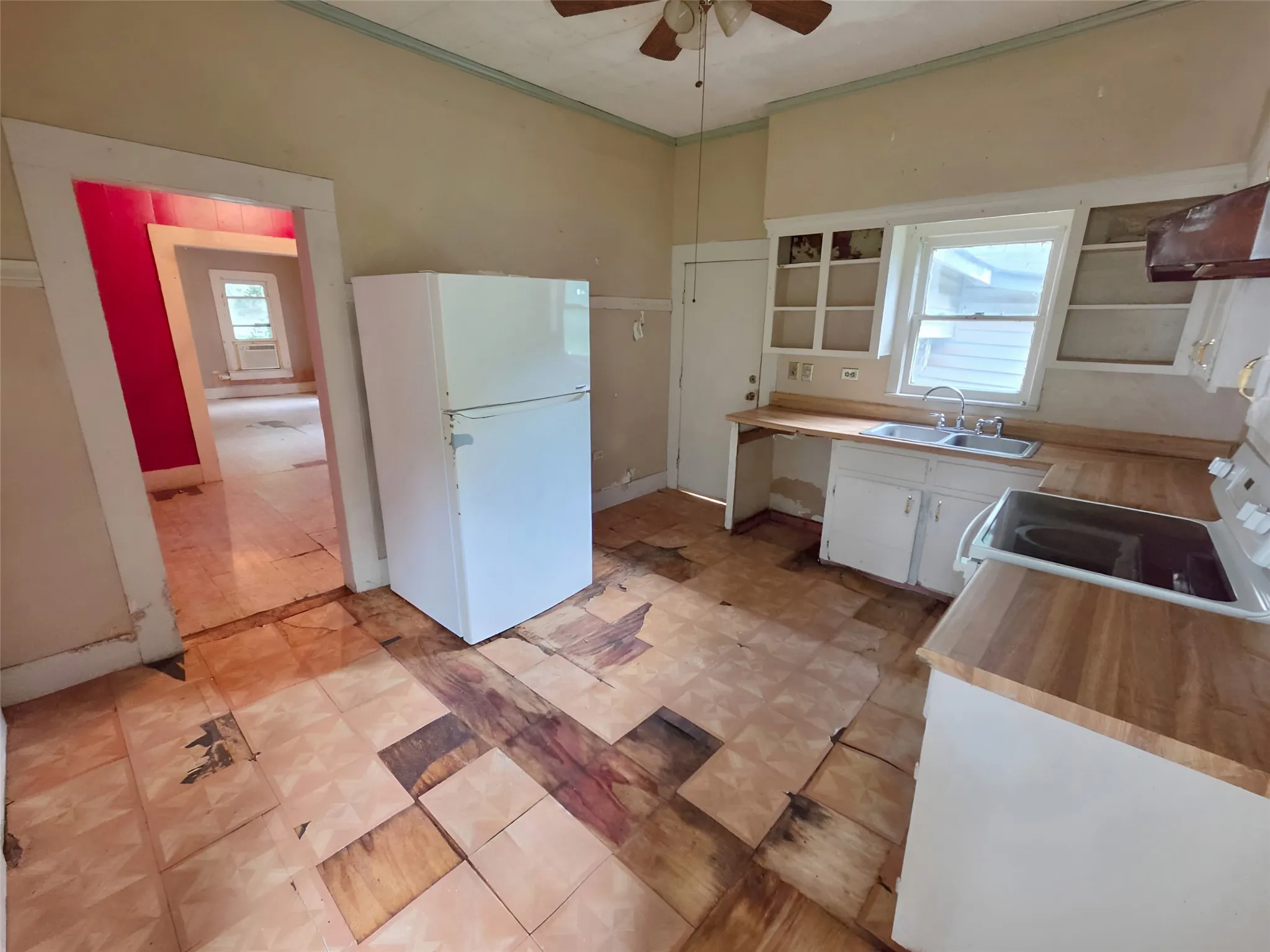 Single Family Residence For Sale in Houston County , 416 Sycamore Street, Grapeland, Texas 75844, 2 Bedroom, 1 Bathroom, Garage spaces, 1,182 Sqft, built in 1942, mls#21334648, Real Estate Agent in Grapeland, Homes For Sale in Houston county, Homes For Sale in Grapeland, Realtor in Grapeland Texas, Real Estate Brokerage Independent Realty Texas, Luminita Cordes Realtor