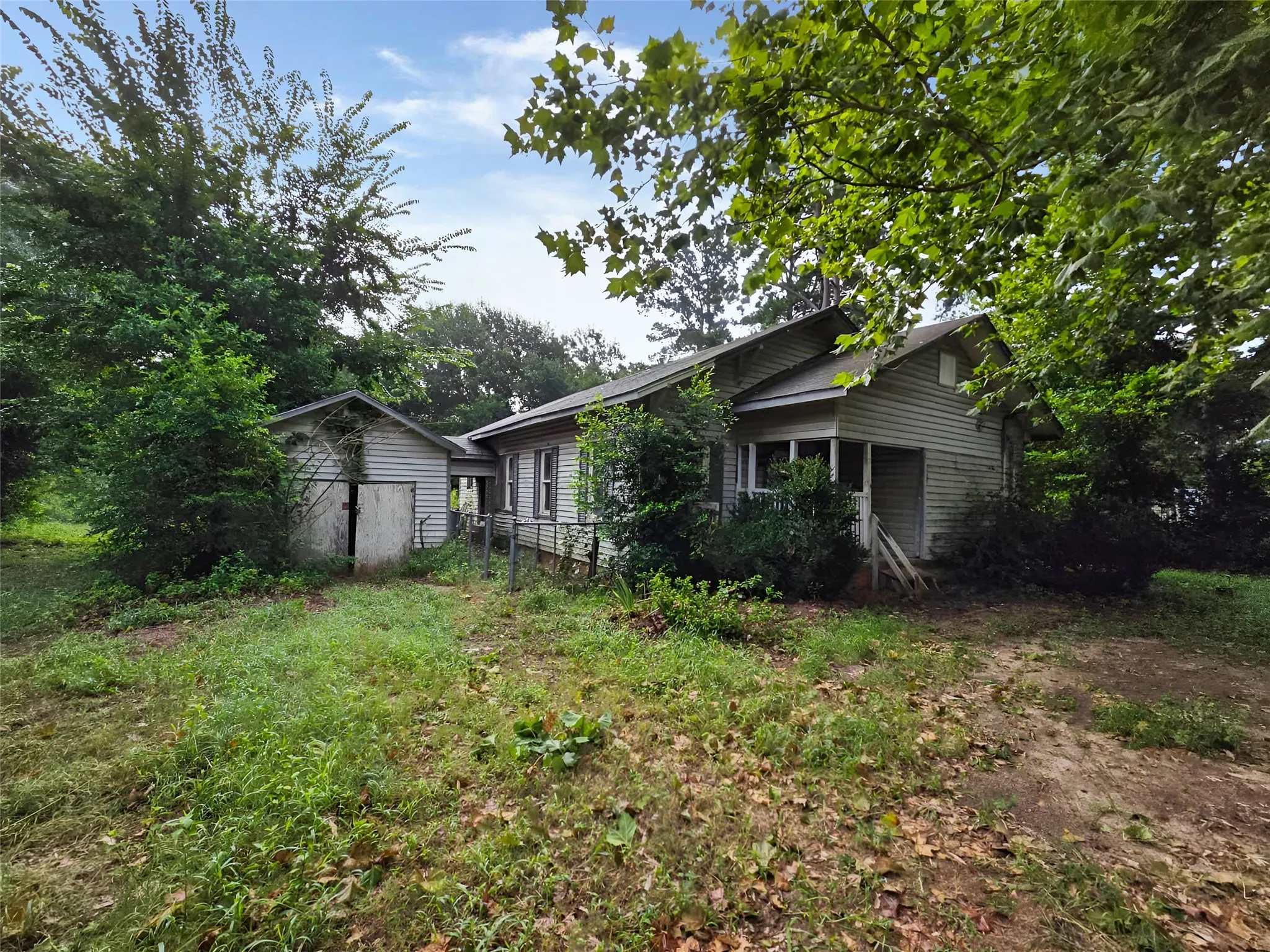 Single Family Residence For Sale in Houston County , 416 Sycamore Street, Grapeland, Texas 75844, 2 Bedroom, 1 Bathroom, Garage spaces, 1,182 Sqft, built in 1942, mls#21334648, Real Estate Agent in Grapeland, Homes For Sale in Houston county, Homes For Sale in Grapeland, Realtor in Grapeland Texas, Real Estate Brokerage Independent Realty Texas, Luminita Cordes Realtor