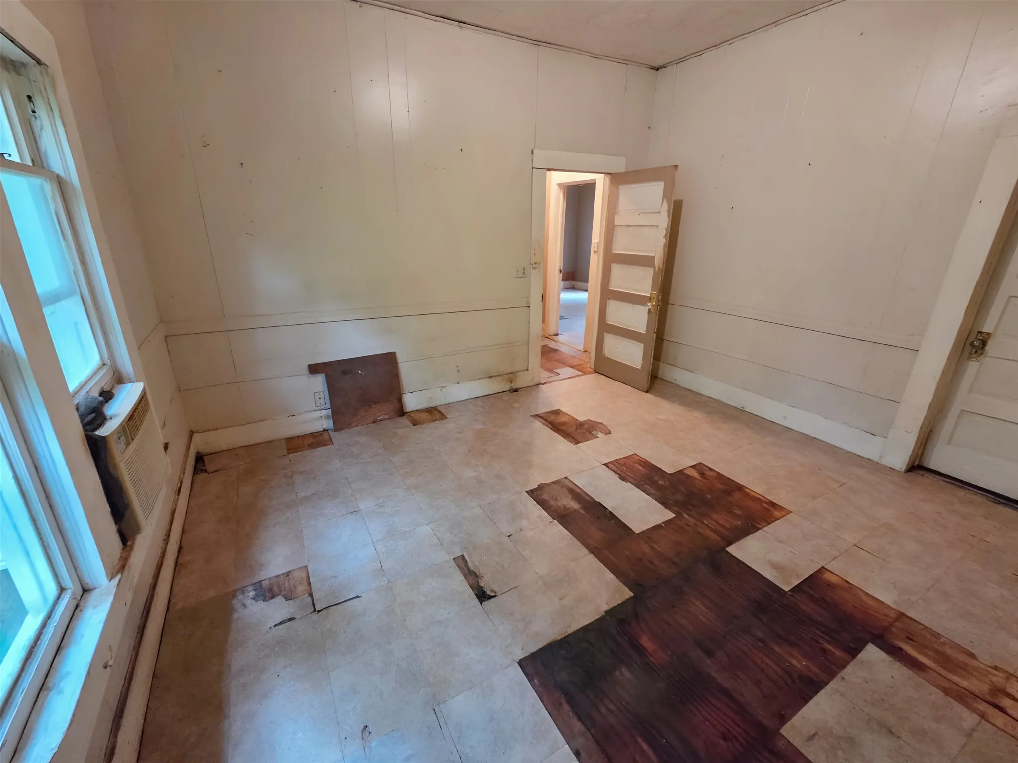 Single Family Residence For Sale in Houston County , 416 Sycamore Street, Grapeland, Texas 75844, 2 Bedroom, 1 Bathroom, Garage spaces, 1,182 Sqft, built in 1942, mls#21334648, Real Estate Agent in Grapeland, Homes For Sale in Houston county, Homes For Sale in Grapeland, Realtor in Grapeland Texas, Real Estate Brokerage Independent Realty Texas, Luminita Cordes Realtor