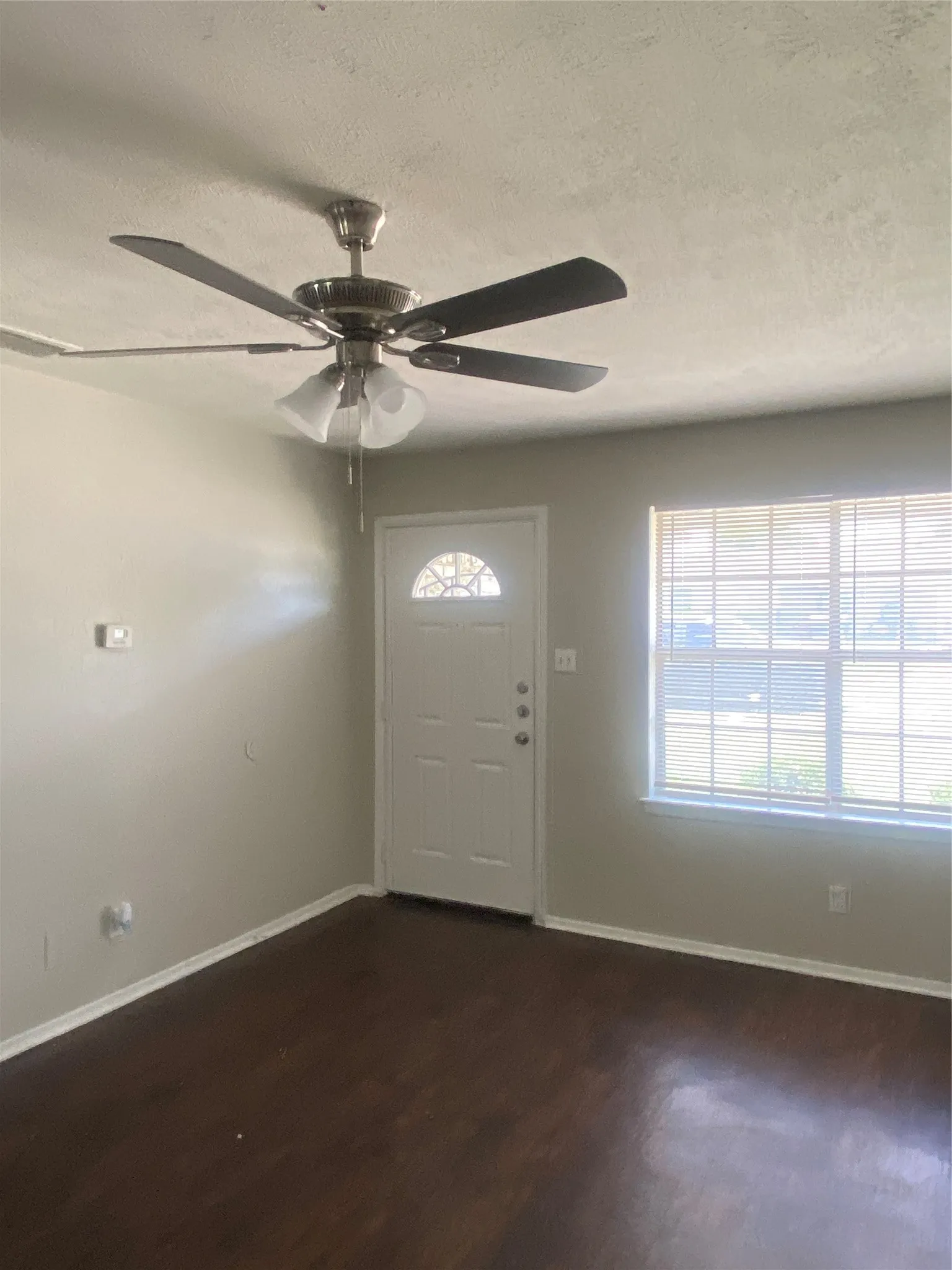 Single Family Residence For Rent in Dallas County , 6520 Warm Moon Lane, Dallas, Texas 75241, 4 Bedroom, 2 Bathroom, 1 Garage spaces, 1,237 Sqft, built in 1971, mls#21334651, Real Estate Agent in Dallas, Homes For Rent in Dallas county, Homes For Rent in Dallas, Realtor in Dallas Texas, Real Estate Brokerage Independent Realty Texas, Luminita Cordes Realtor