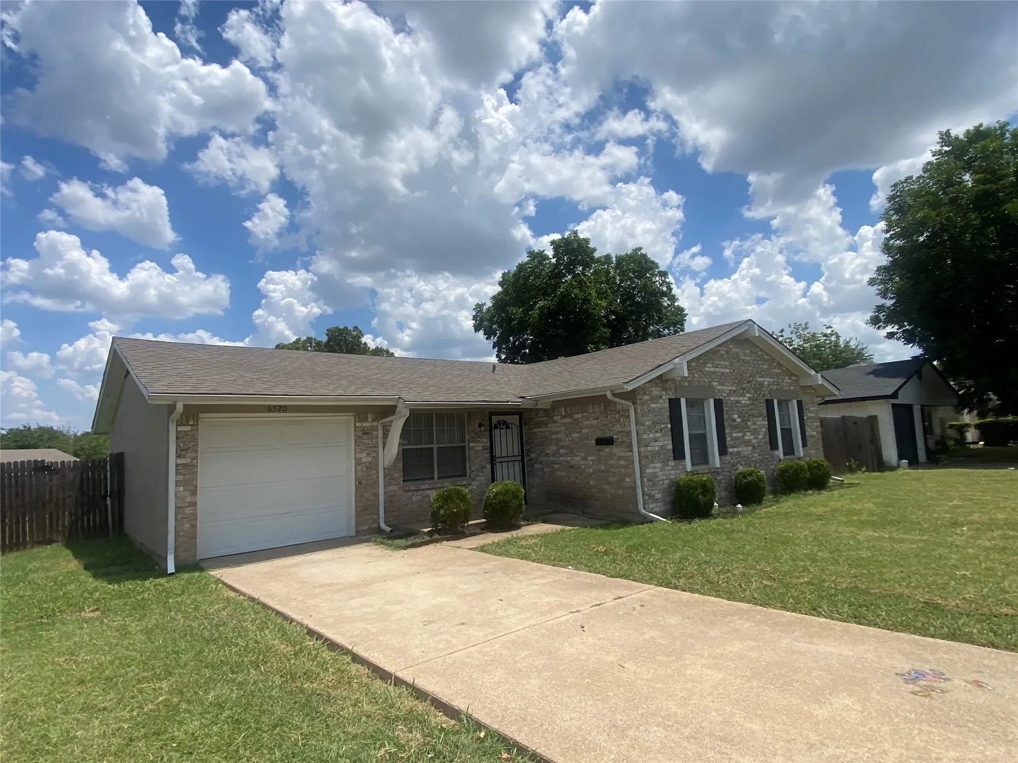 Single Family Residence For Rent in Dallas County , 6520 Warm Moon Lane, Dallas, Texas 75241, 4 Bedroom, 2 Bathroom, 1 Garage spaces, 1,237 Sqft, built in 1971, mls#21334651, Real Estate Agent in Dallas, Homes For Rent in Dallas county, Homes For Rent in Dallas, Realtor in Dallas Texas, Real Estate Brokerage Independent Realty Texas, Luminita Cordes Realtor
