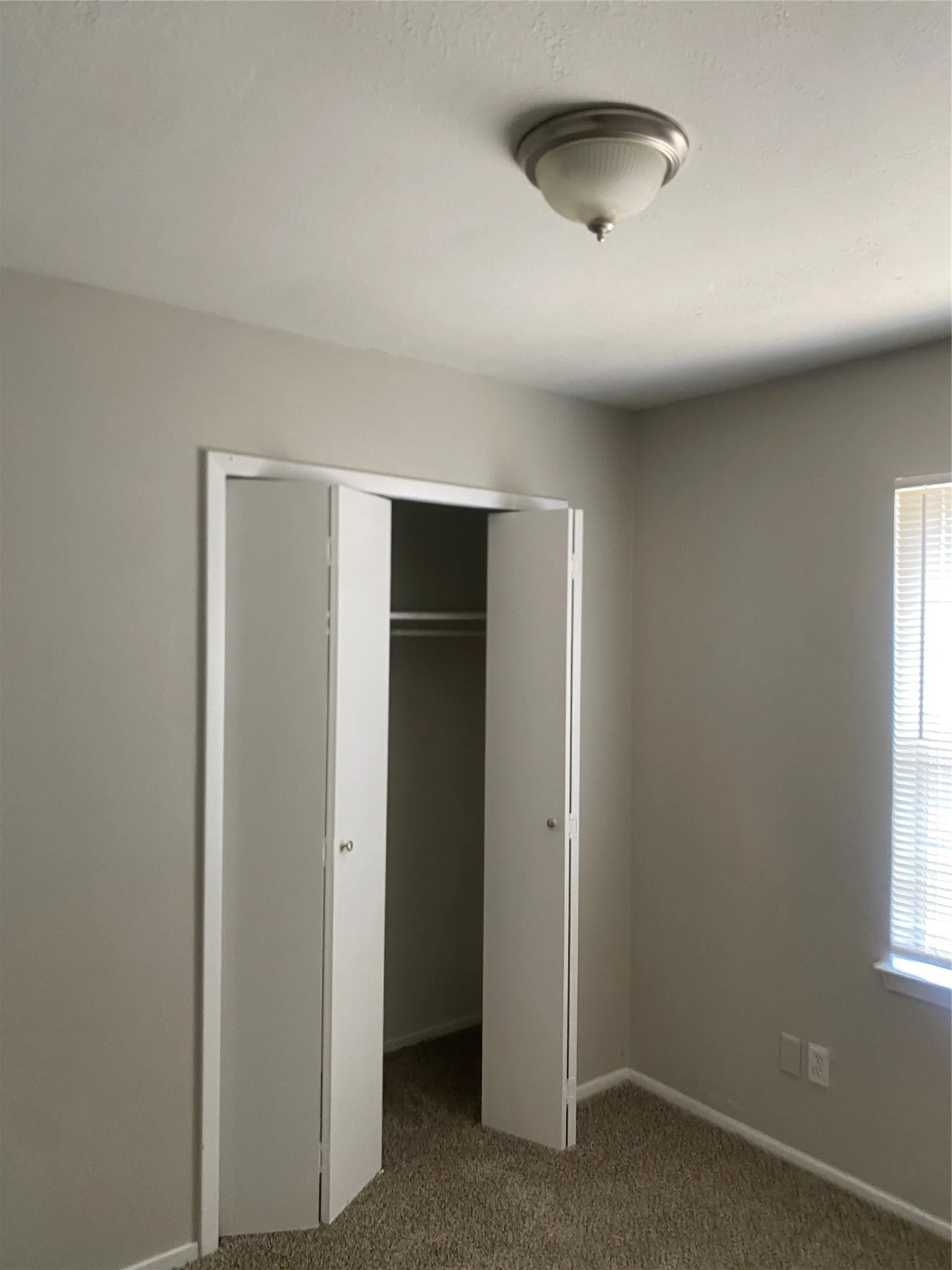 Single Family Residence For Rent in Dallas County , 6520 Warm Moon Lane, Dallas, Texas 75241, 4 Bedroom, 2 Bathroom, 1 Garage spaces, 1,237 Sqft, built in 1971, mls#21334651, Real Estate Agent in Dallas, Homes For Rent in Dallas county, Homes For Rent in Dallas, Realtor in Dallas Texas, Real Estate Brokerage Independent Realty Texas, Luminita Cordes Realtor