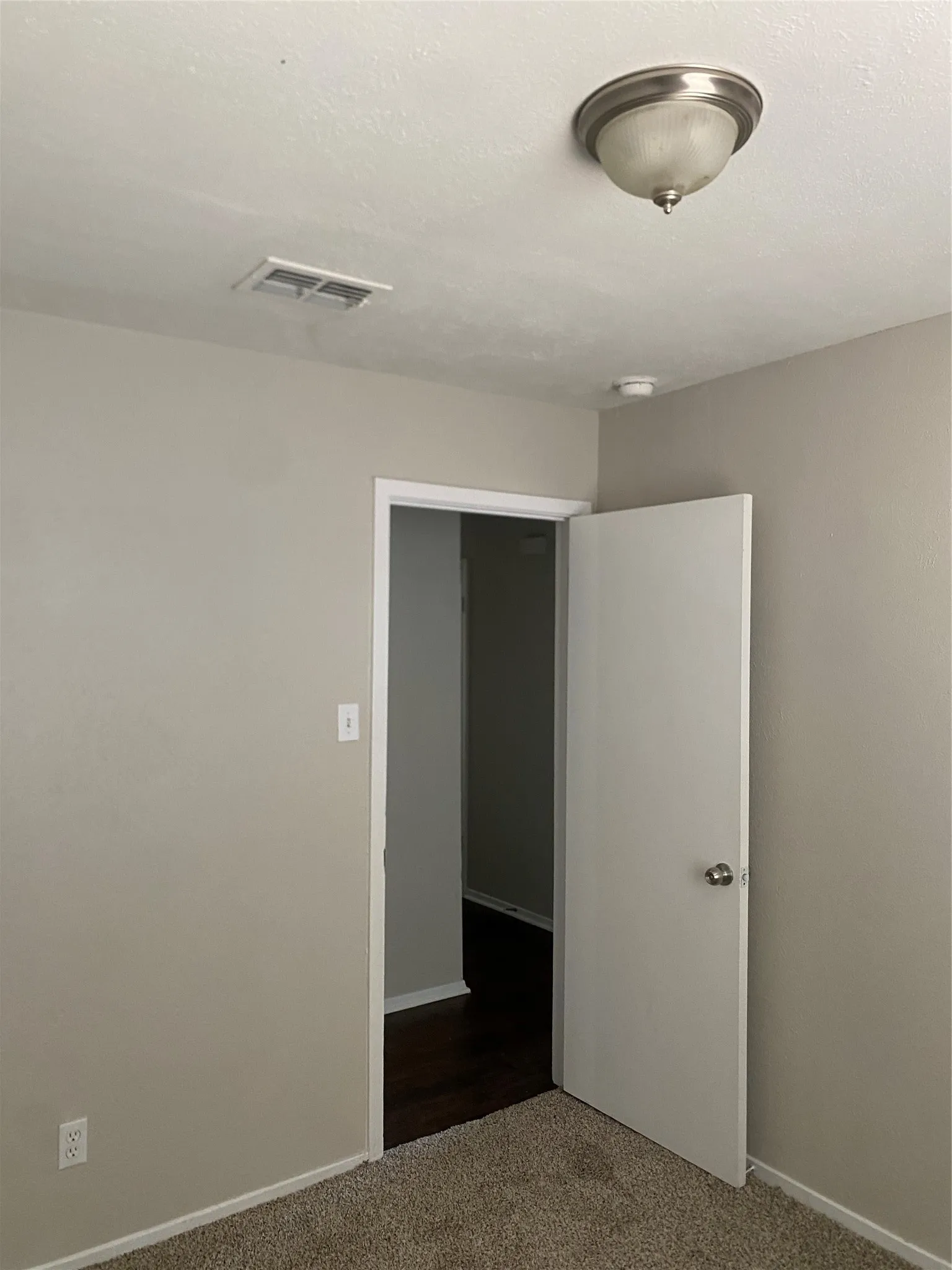 Single Family Residence For Rent in Dallas County , 6520 Warm Moon Lane, Dallas, Texas 75241, 4 Bedroom, 2 Bathroom, 1 Garage spaces, 1,237 Sqft, built in 1971, mls#21334651, Real Estate Agent in Dallas, Homes For Rent in Dallas county, Homes For Rent in Dallas, Realtor in Dallas Texas, Real Estate Brokerage Independent Realty Texas, Luminita Cordes Realtor