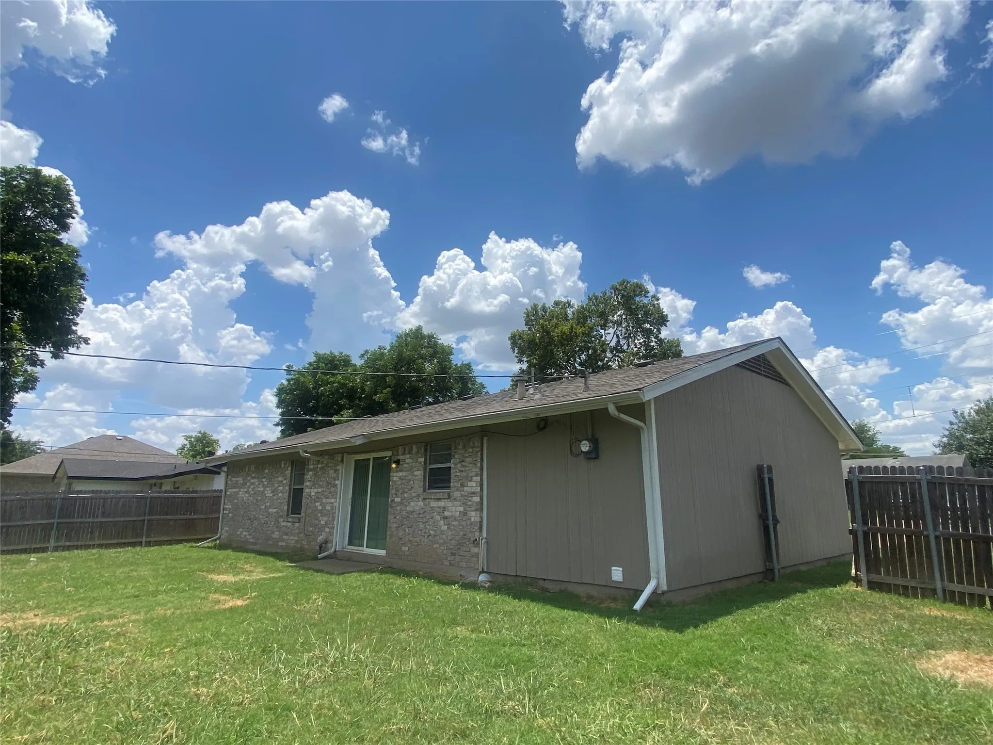 Single Family Residence For Rent in Dallas County , 6520 Warm Moon Lane, Dallas, Texas 75241, 4 Bedroom, 2 Bathroom, 1 Garage spaces, 1,237 Sqft, built in 1971, mls#21334651, Real Estate Agent in Dallas, Homes For Rent in Dallas county, Homes For Rent in Dallas, Realtor in Dallas Texas, Real Estate Brokerage Independent Realty Texas, Luminita Cordes Realtor