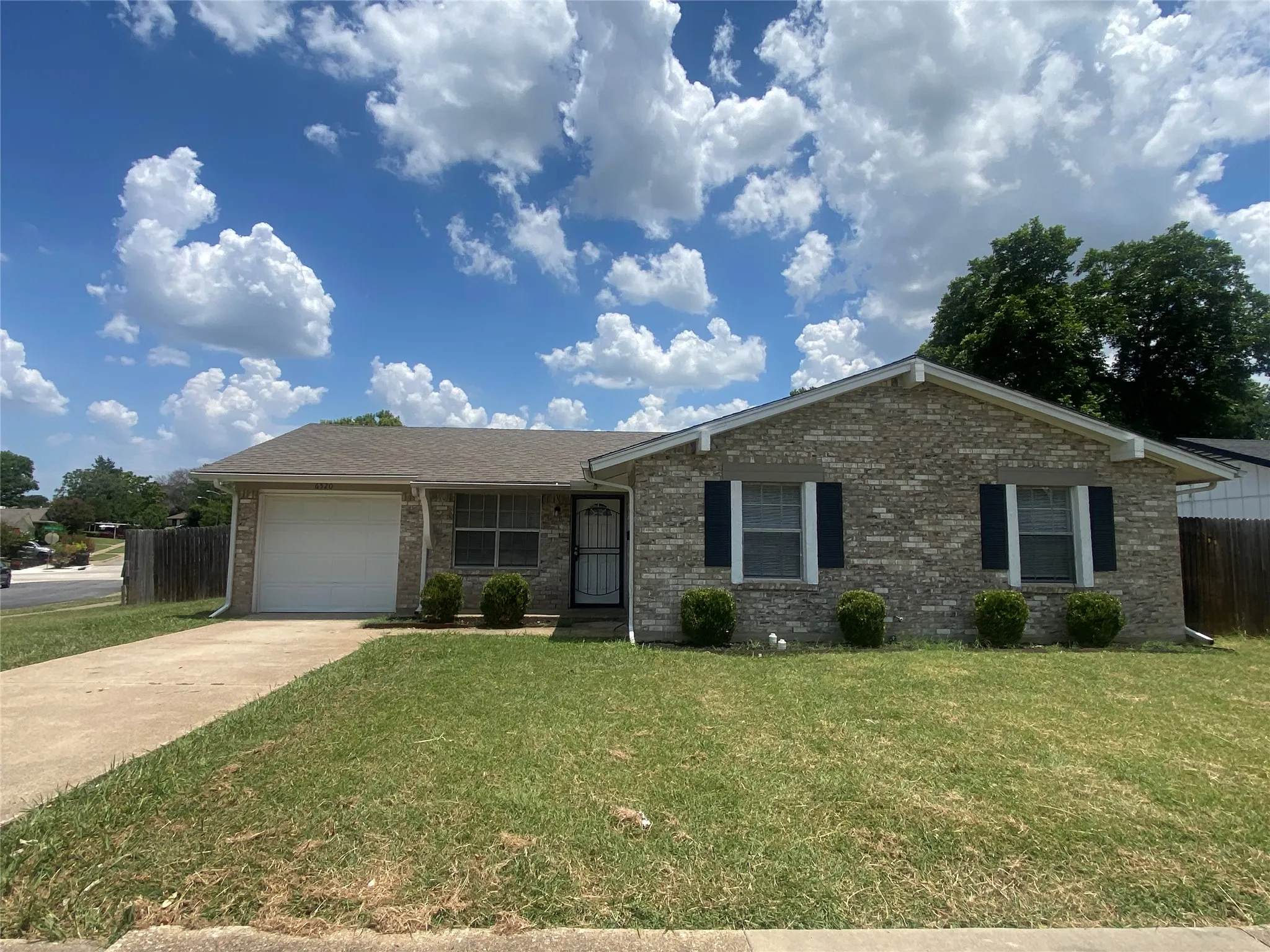 Single Family Residence For Rent in Dallas County , 6520 Warm Moon Lane, Dallas, Texas 75241, 4 Bedroom, 2 Bathroom, 1 Garage spaces, 1,237 Sqft, built in 1971, mls#21334651, Real Estate Agent in Dallas, Homes For Rent in Dallas county, Homes For Rent in Dallas, Realtor in Dallas Texas, Real Estate Brokerage Independent Realty Texas, Luminita Cordes Realtor