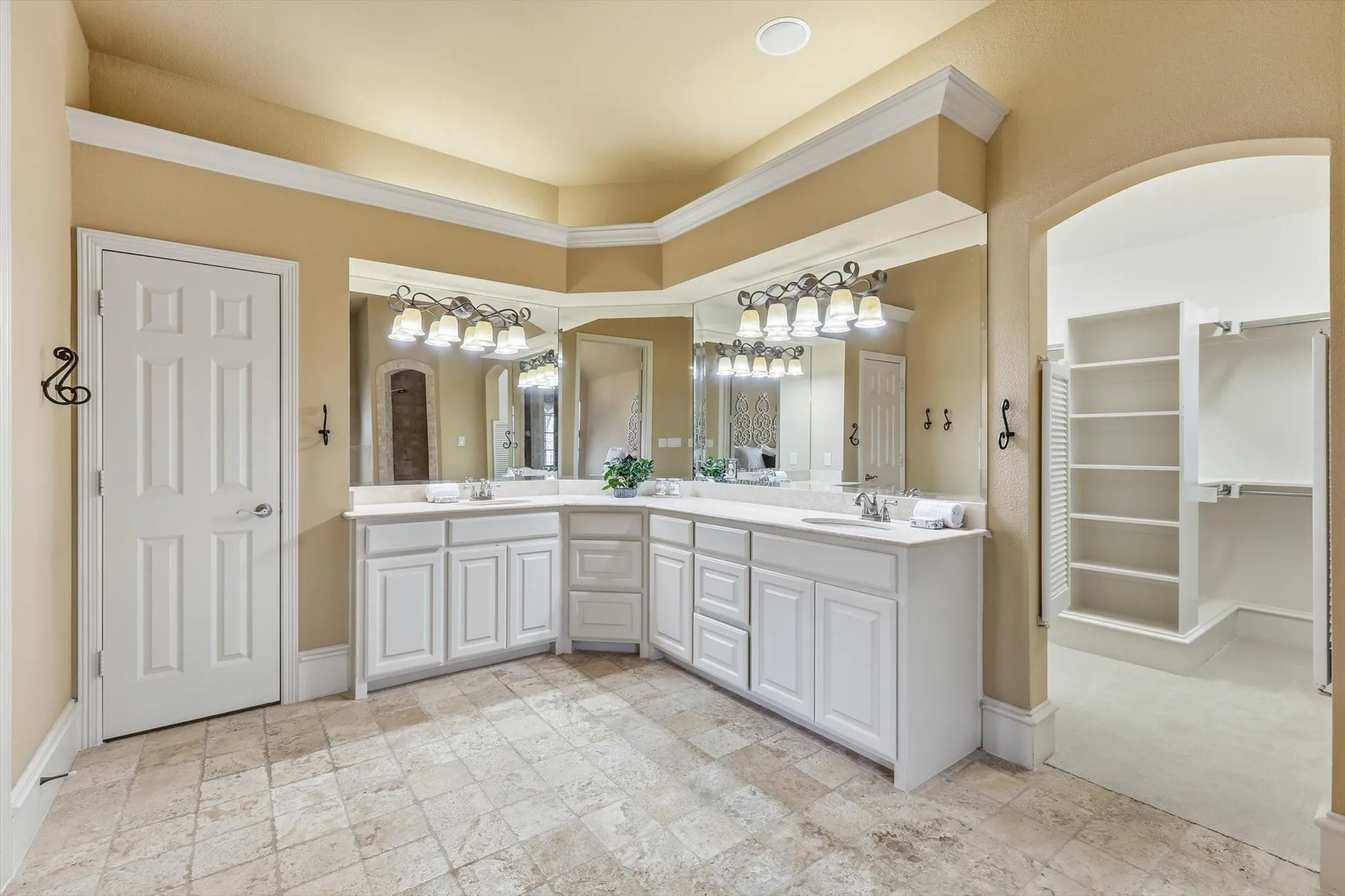 Single Family Residence For Sale in Collin County , 5572 Foard Drive, Frisco, Texas 75034, 3 Bedroom, 3 Bathroom, 2 Garage spaces, 2,688 Sqft, built in 2006, mls#21334036, Real Estate Agent in Frisco, Homes For Sale in Collin county, Homes For Sale in Frisco, Realtor in Frisco Texas, Real Estate Brokerage Independent Realty Texas, Luminita Cordes Realtor