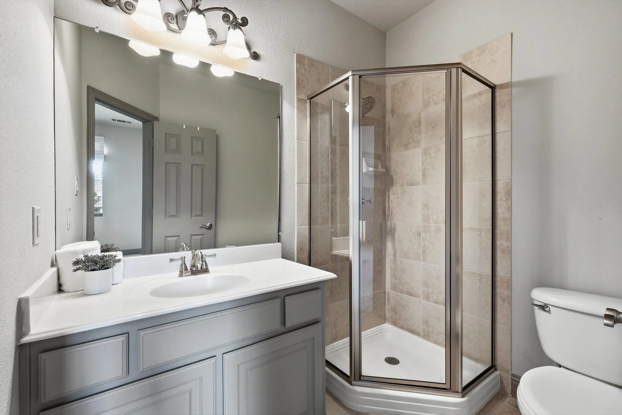 Full bath adjacent to the upstairs space