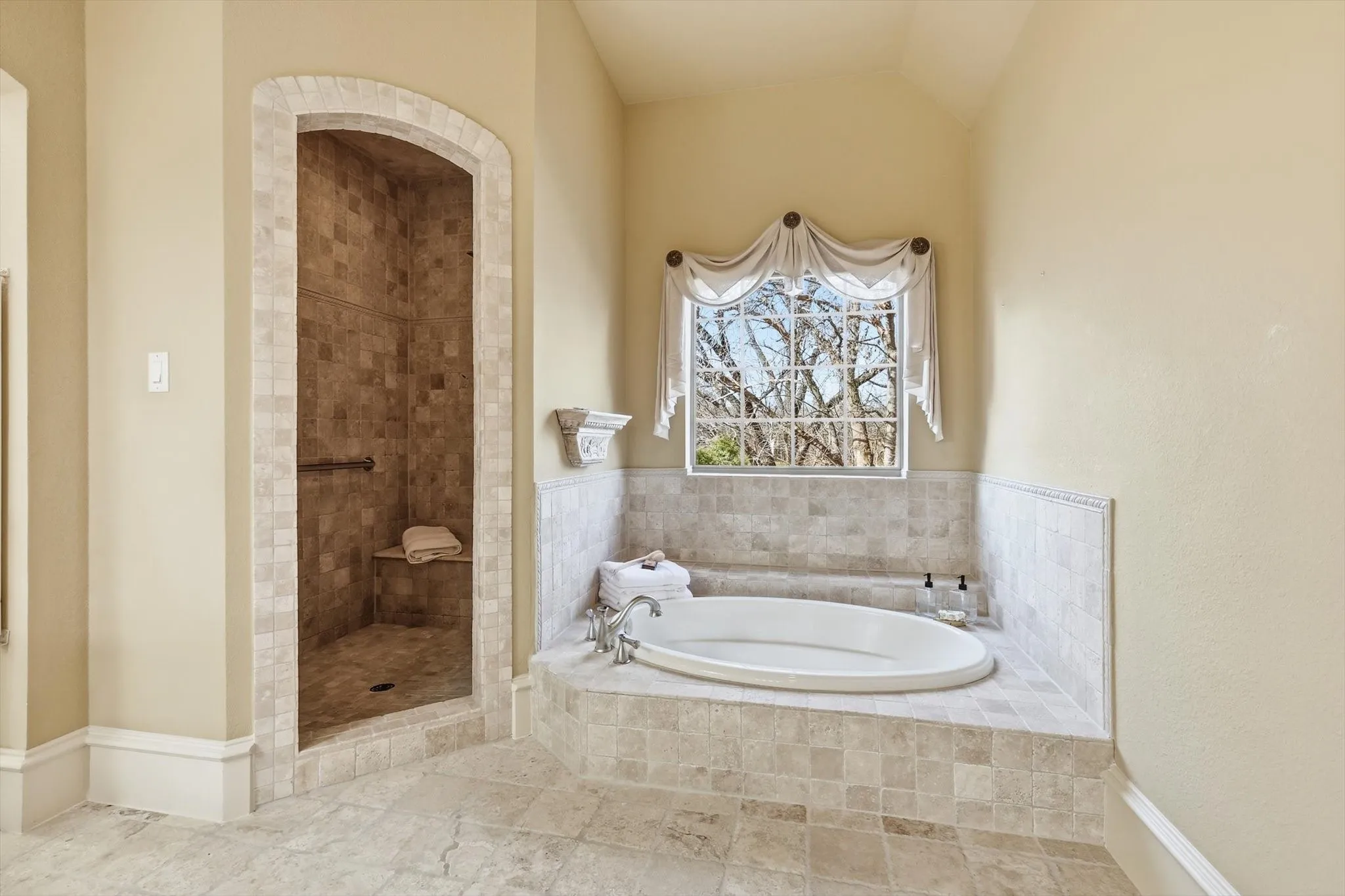 Single Family Residence For Sale in Collin County , 5572 Foard Drive, Frisco, Texas 75034, 3 Bedroom, 3 Bathroom, 2 Garage spaces, 2,688 Sqft, built in 2006, mls#21334036, Real Estate Agent in Frisco, Homes For Sale in Collin county, Homes For Sale in Frisco, Realtor in Frisco Texas, Real Estate Brokerage Independent Realty Texas, Luminita Cordes Realtor