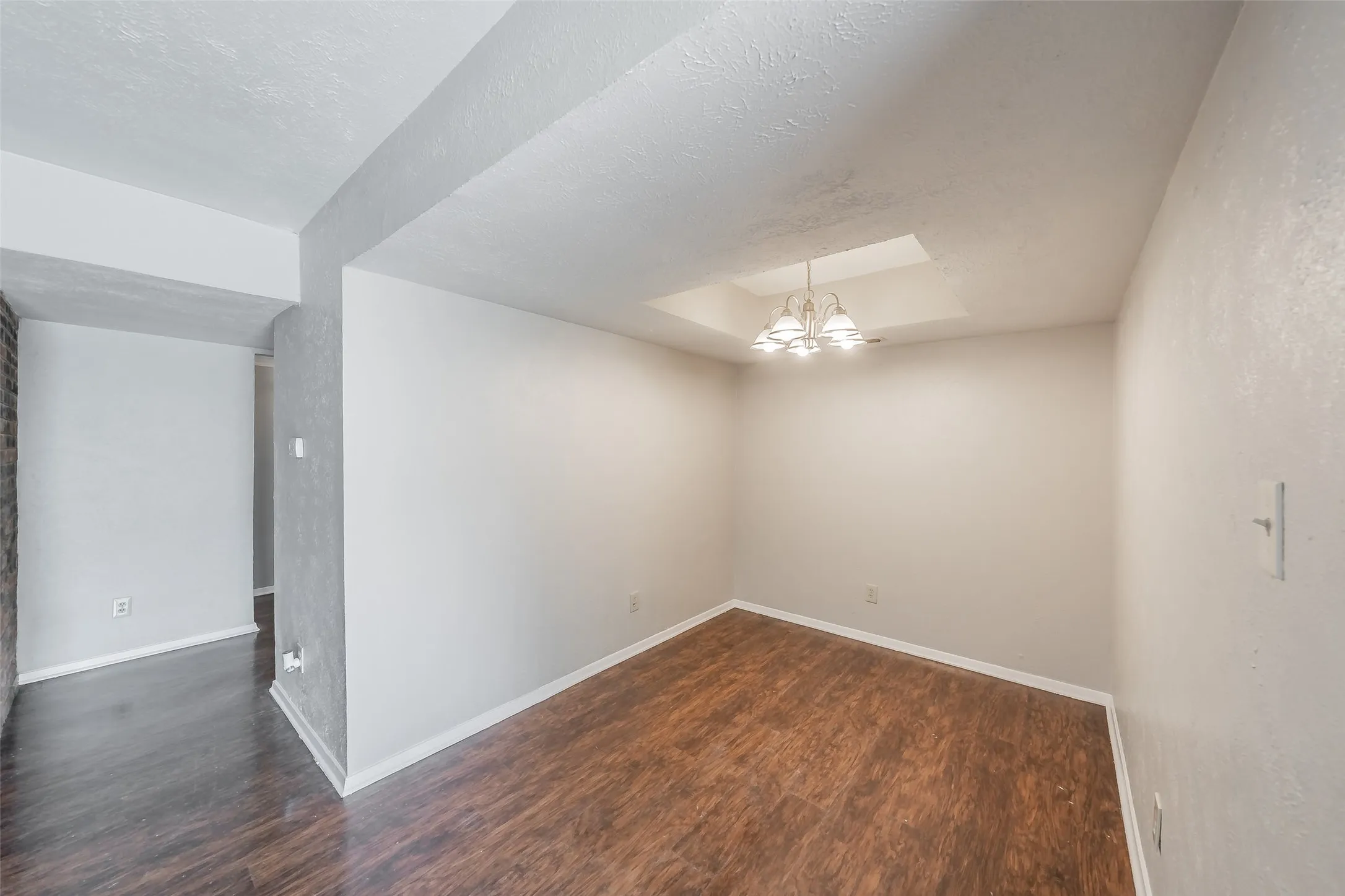 Single Family Residence For Sale in Dallas County , 720 Nora Lane, De Soto, Texas 75115, 3 Bedroom, 2 Bathroom, 2 Garage spaces, 1,733 Sqft, built in 1979, mls#21334581, Real Estate Agent in De Soto, Homes For Sale in Dallas county, Homes For Sale in De Soto, Realtor in De Soto Texas, Real Estate Brokerage Independent Realty Texas, Luminita Cordes Realtor