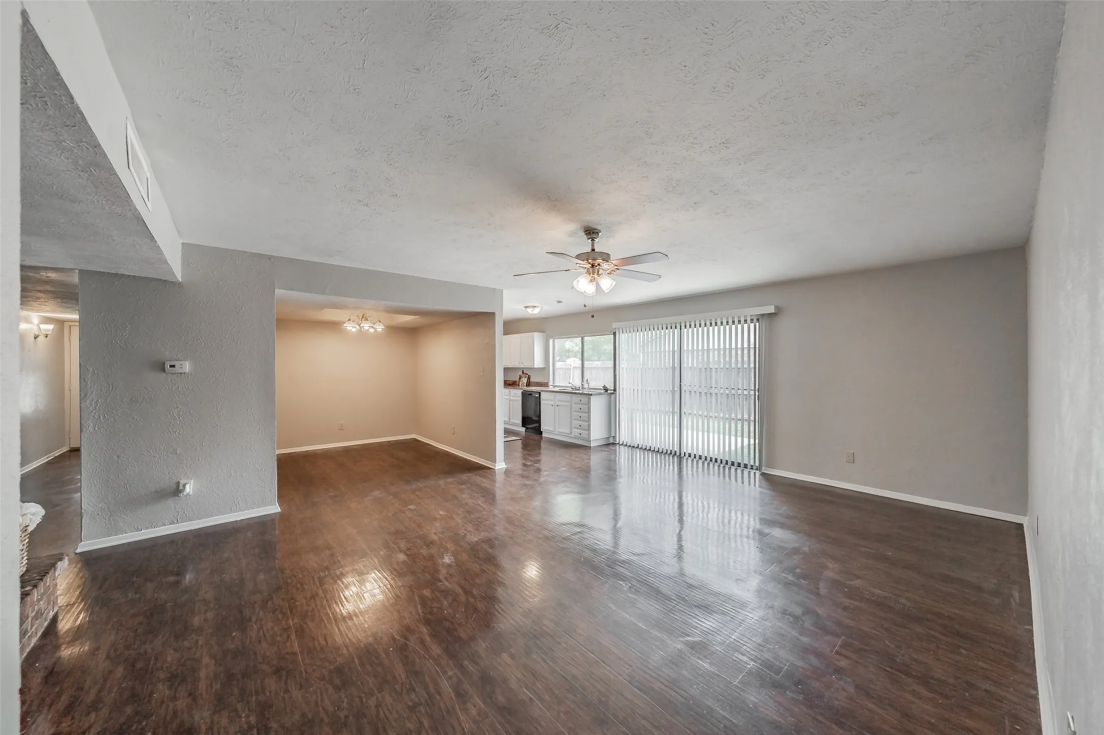 Single Family Residence For Sale in Dallas County , 720 Nora Lane, De Soto, Texas 75115, 3 Bedroom, 2 Bathroom, 2 Garage spaces, 1,733 Sqft, built in 1979, mls#21334581, Real Estate Agent in De Soto, Homes For Sale in Dallas county, Homes For Sale in De Soto, Realtor in De Soto Texas, Real Estate Brokerage Independent Realty Texas, Luminita Cordes Realtor