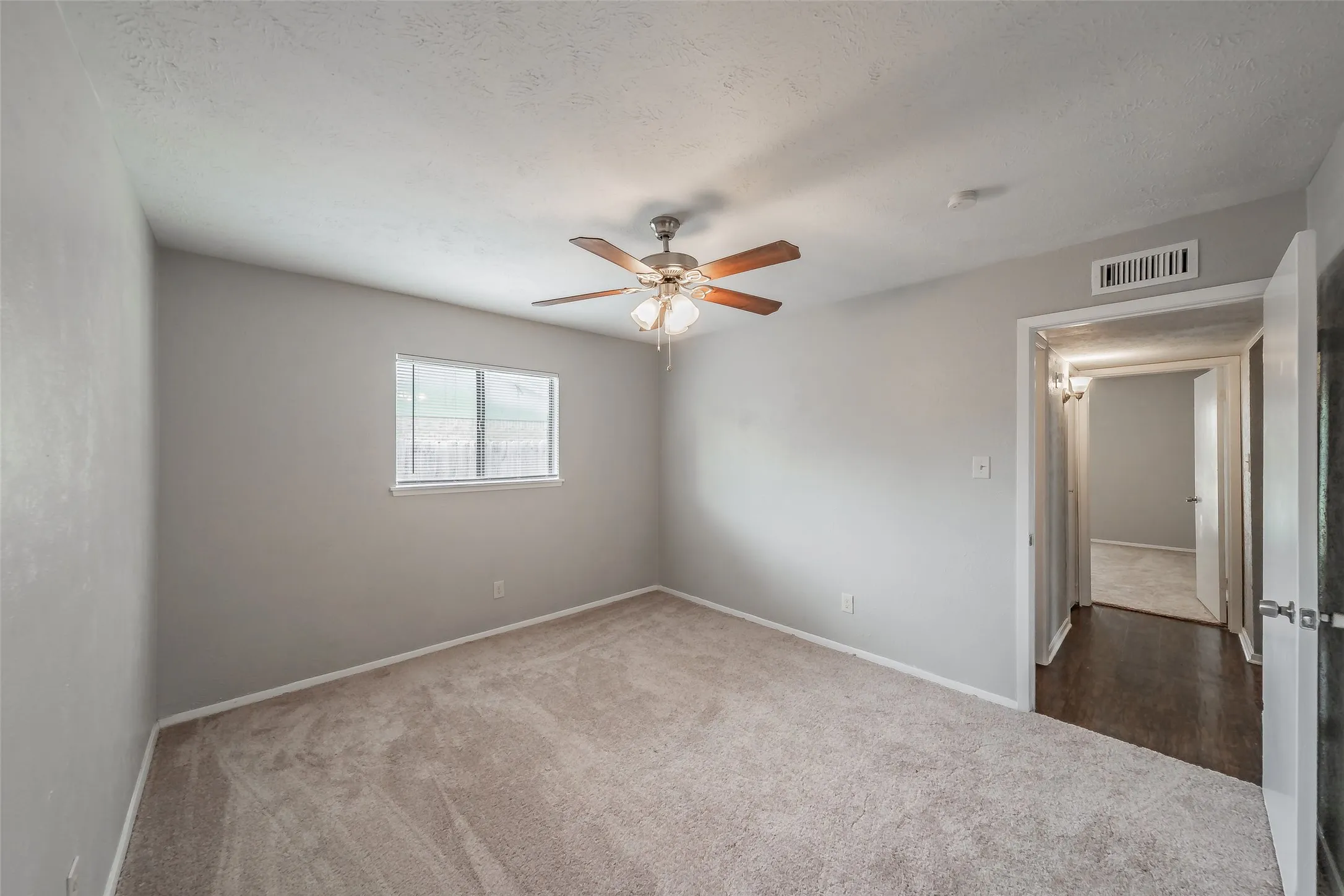 Single Family Residence For Sale in Dallas County , 720 Nora Lane, De Soto, Texas 75115, 3 Bedroom, 2 Bathroom, 2 Garage spaces, 1,733 Sqft, built in 1979, mls#21334581, Real Estate Agent in De Soto, Homes For Sale in Dallas county, Homes For Sale in De Soto, Realtor in De Soto Texas, Real Estate Brokerage Independent Realty Texas, Luminita Cordes Realtor