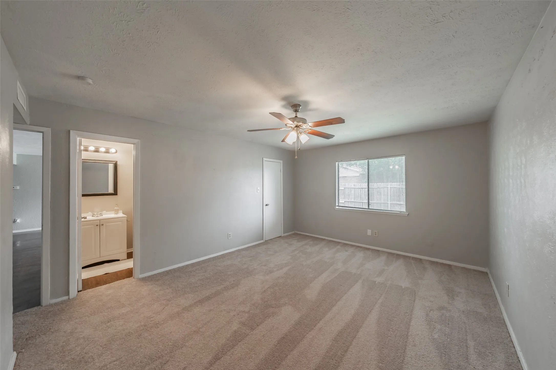 Single Family Residence For Sale in Dallas County , 720 Nora Lane, De Soto, Texas 75115, 3 Bedroom, 2 Bathroom, 2 Garage spaces, 1,733 Sqft, built in 1979, mls#21334581, Real Estate Agent in De Soto, Homes For Sale in Dallas county, Homes For Sale in De Soto, Realtor in De Soto Texas, Real Estate Brokerage Independent Realty Texas, Luminita Cordes Realtor