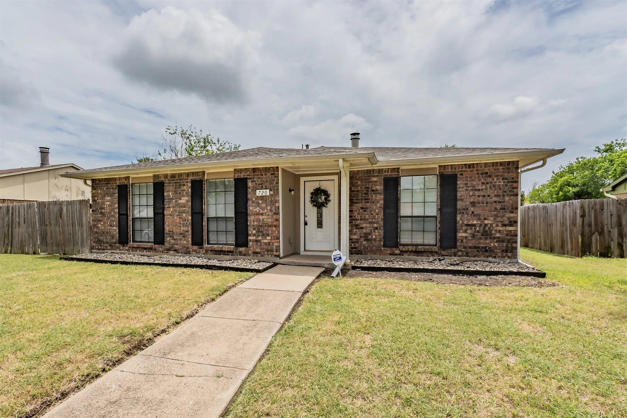 Single Family Residence For Sale in Dallas County , 720 Nora Lane, De Soto, Texas 75115, 3 Bedroom, 2 Bathroom, 2 Garage spaces, 1,733 Sqft, built in 1979, mls#21334581, Real Estate Agent in De Soto, Homes For Sale in Dallas county, Homes For Sale in De Soto, Realtor in De Soto Texas, Real Estate Brokerage Independent Realty Texas, Luminita Cordes Realtor