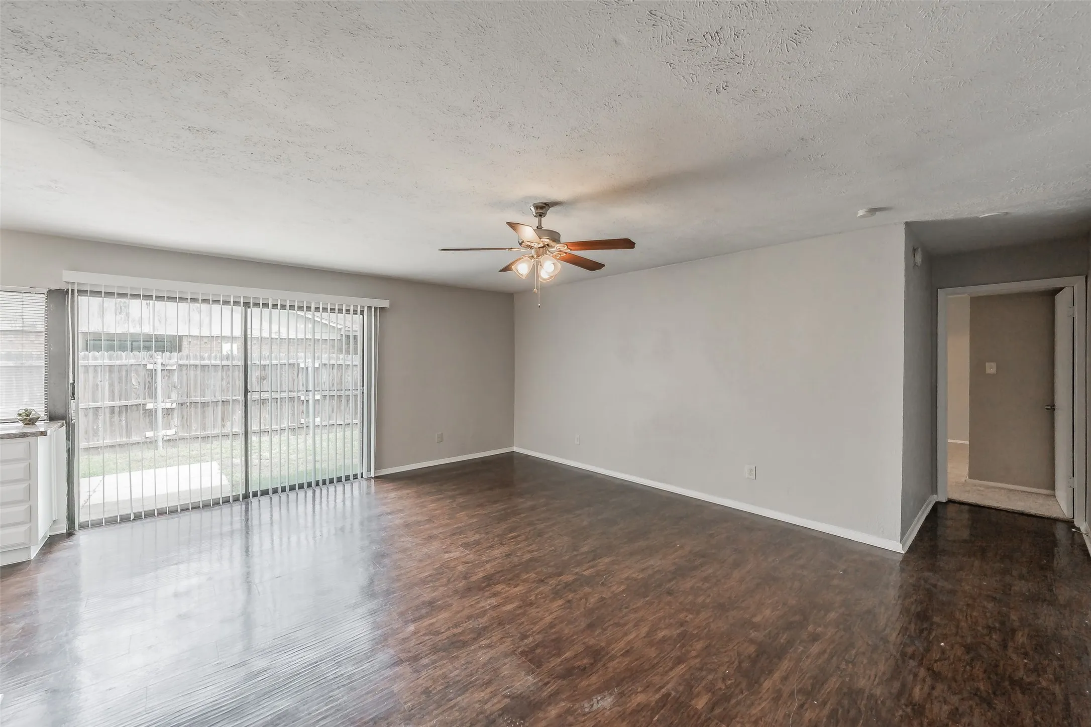 Single Family Residence For Sale in Dallas County , 720 Nora Lane, De Soto, Texas 75115, 3 Bedroom, 2 Bathroom, 2 Garage spaces, 1,733 Sqft, built in 1979, mls#21334581, Real Estate Agent in De Soto, Homes For Sale in Dallas county, Homes For Sale in De Soto, Realtor in De Soto Texas, Real Estate Brokerage Independent Realty Texas, Luminita Cordes Realtor