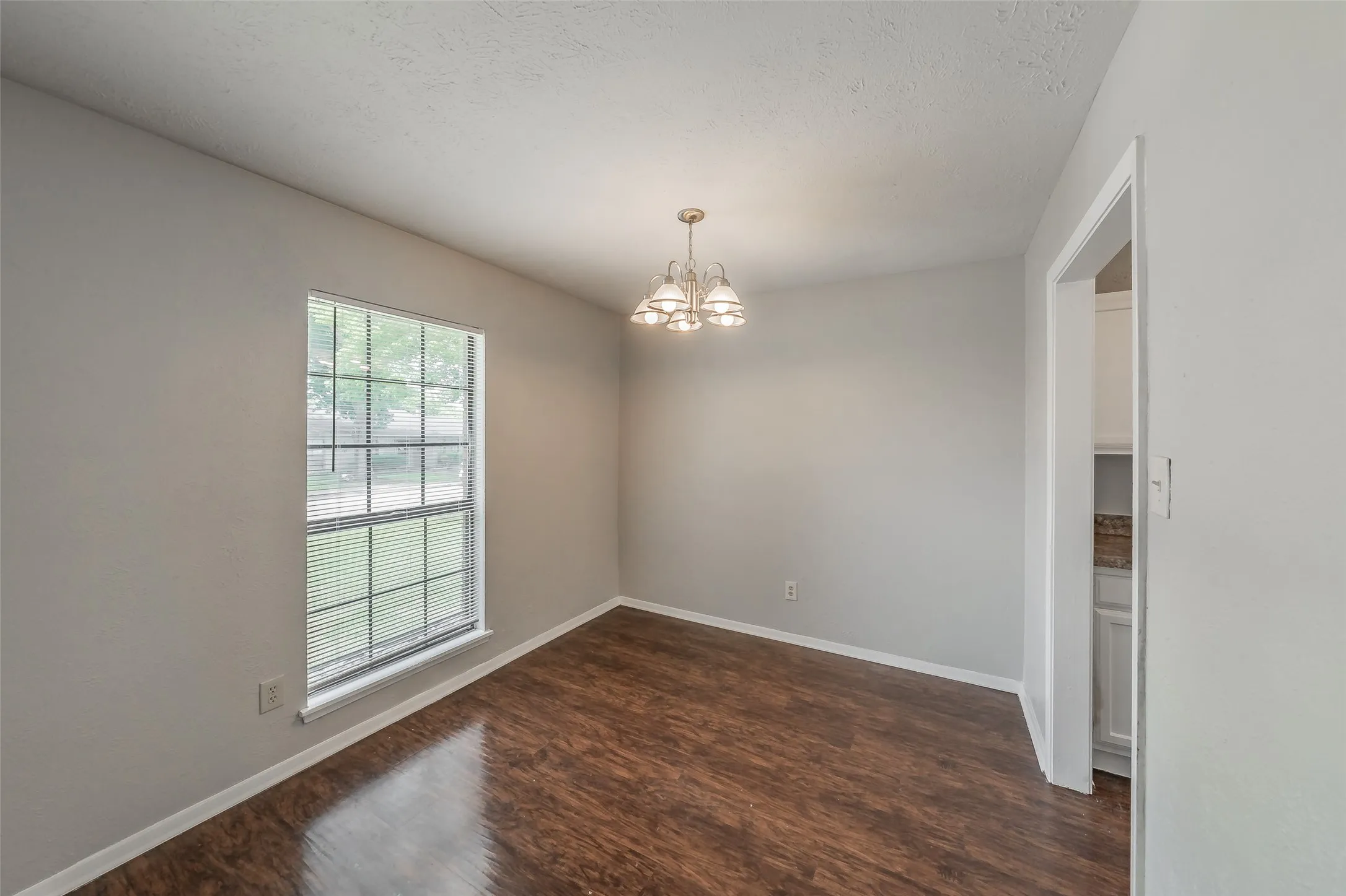 Single Family Residence For Sale in Dallas County , 720 Nora Lane, De Soto, Texas 75115, 3 Bedroom, 2 Bathroom, 2 Garage spaces, 1,733 Sqft, built in 1979, mls#21334581, Real Estate Agent in De Soto, Homes For Sale in Dallas county, Homes For Sale in De Soto, Realtor in De Soto Texas, Real Estate Brokerage Independent Realty Texas, Luminita Cordes Realtor