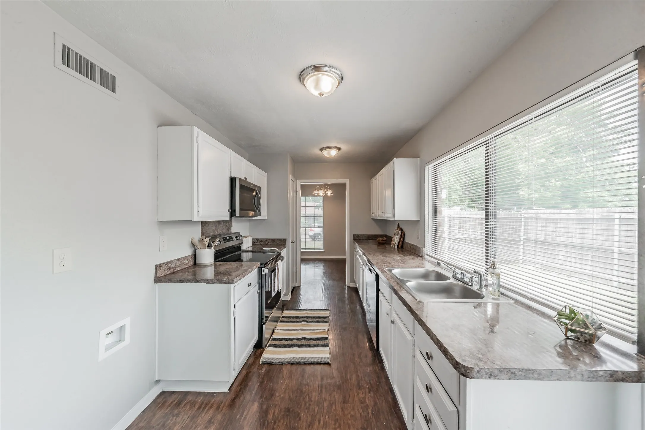 Single Family Residence For Sale in Dallas County , 720 Nora Lane, De Soto, Texas 75115, 3 Bedroom, 2 Bathroom, 2 Garage spaces, 1,733 Sqft, built in 1979, mls#21334581, Real Estate Agent in De Soto, Homes For Sale in Dallas county, Homes For Sale in De Soto, Realtor in De Soto Texas, Real Estate Brokerage Independent Realty Texas, Luminita Cordes Realtor