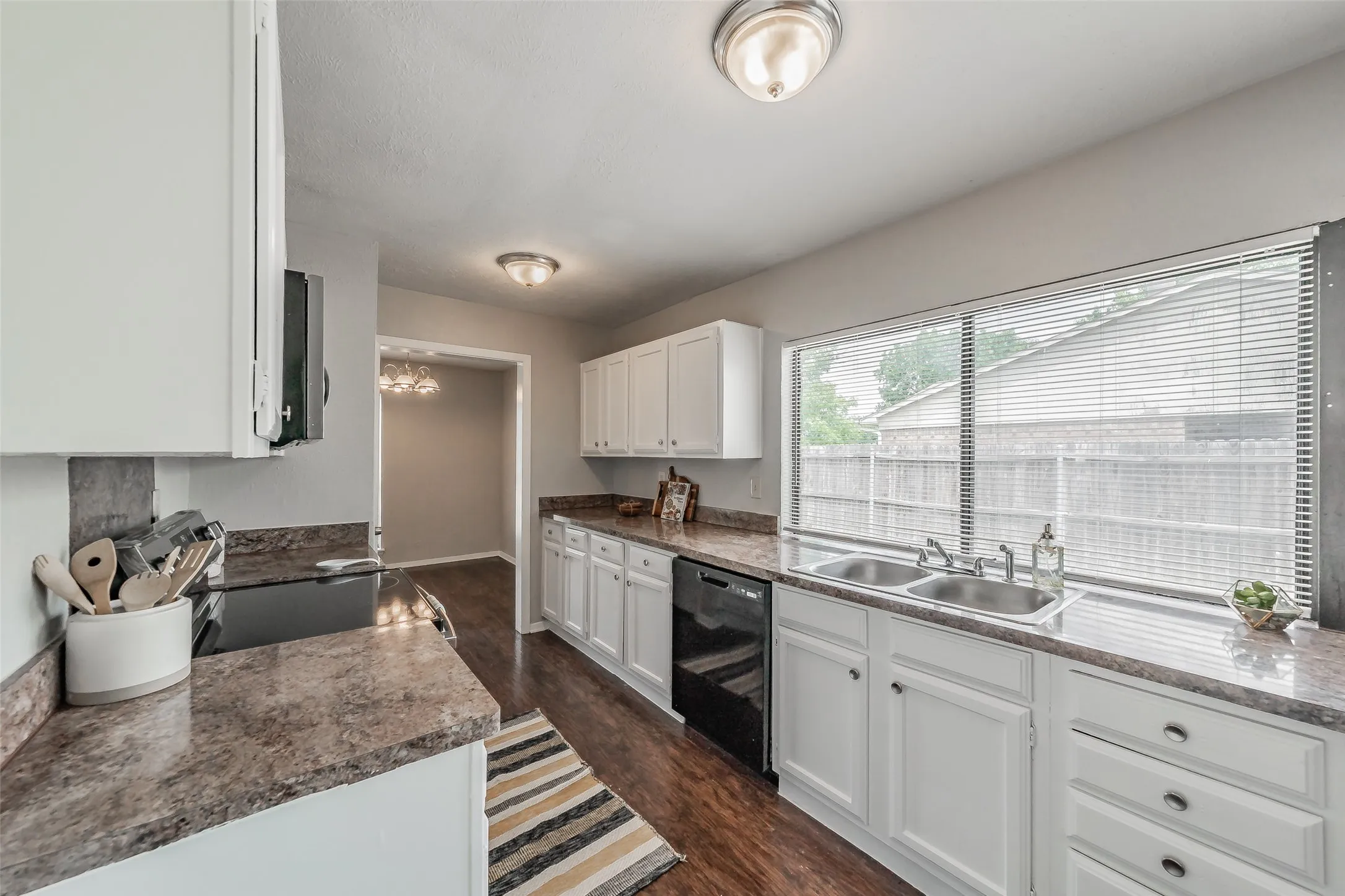Single Family Residence For Sale in Dallas County , 720 Nora Lane, De Soto, Texas 75115, 3 Bedroom, 2 Bathroom, 2 Garage spaces, 1,733 Sqft, built in 1979, mls#21334581, Real Estate Agent in De Soto, Homes For Sale in Dallas county, Homes For Sale in De Soto, Realtor in De Soto Texas, Real Estate Brokerage Independent Realty Texas, Luminita Cordes Realtor