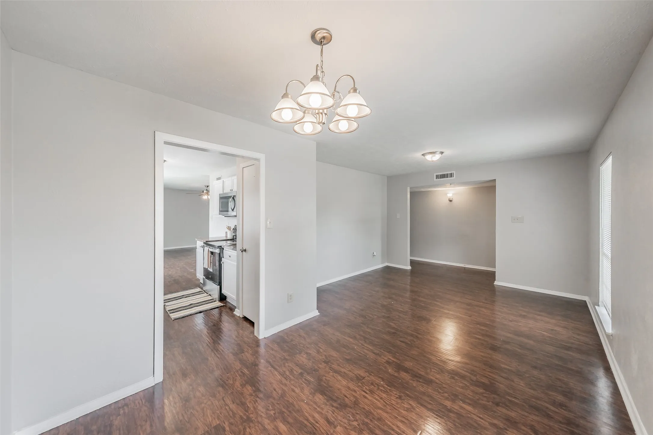 Single Family Residence For Sale in Dallas County , 720 Nora Lane, De Soto, Texas 75115, 3 Bedroom, 2 Bathroom, 2 Garage spaces, 1,733 Sqft, built in 1979, mls#21334581, Real Estate Agent in De Soto, Homes For Sale in Dallas county, Homes For Sale in De Soto, Realtor in De Soto Texas, Real Estate Brokerage Independent Realty Texas, Luminita Cordes Realtor