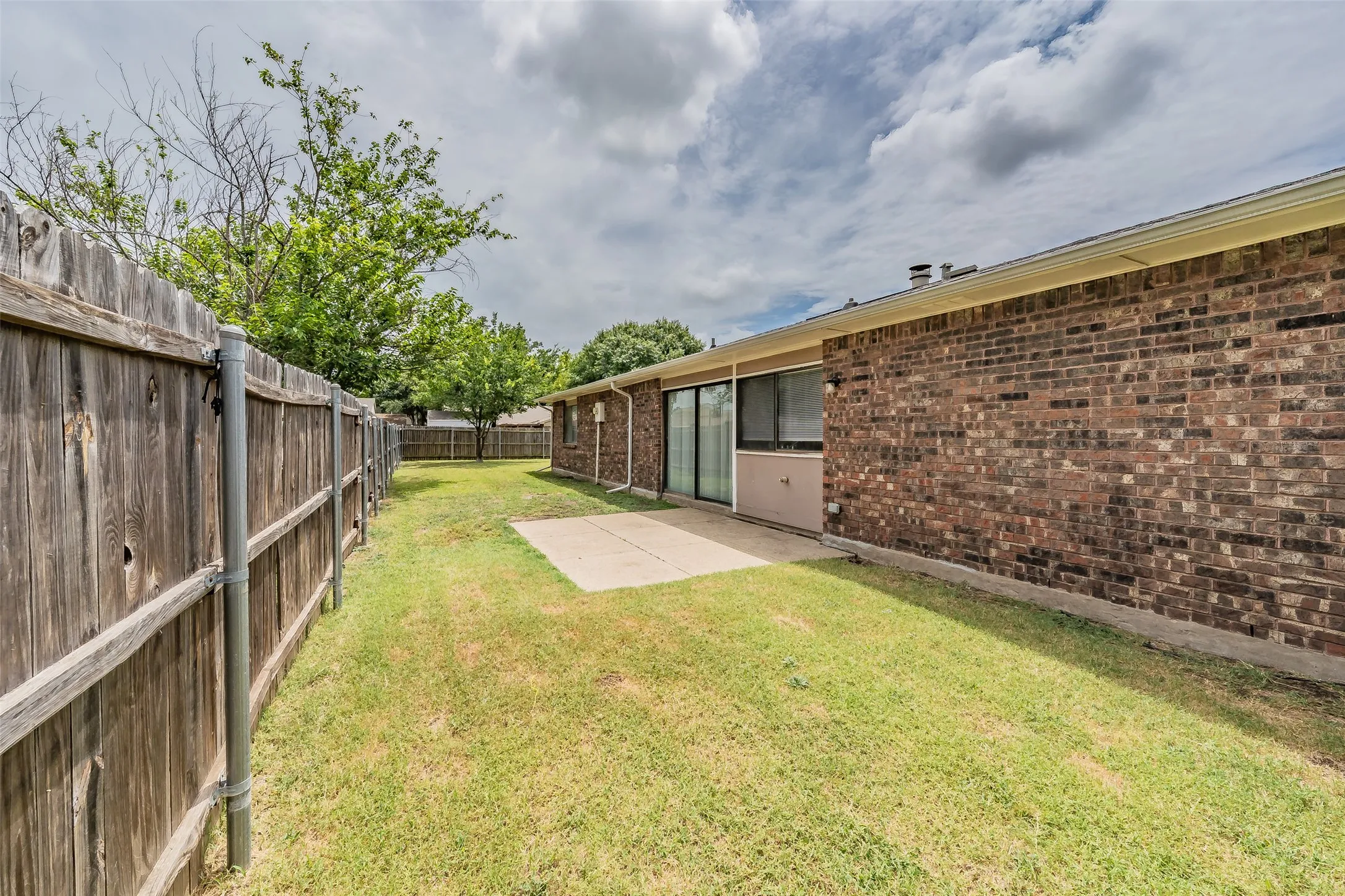 Single Family Residence For Sale in Dallas County , 720 Nora Lane, De Soto, Texas 75115, 3 Bedroom, 2 Bathroom, 2 Garage spaces, 1,733 Sqft, built in 1979, mls#21334581, Real Estate Agent in De Soto, Homes For Sale in Dallas county, Homes For Sale in De Soto, Realtor in De Soto Texas, Real Estate Brokerage Independent Realty Texas, Luminita Cordes Realtor