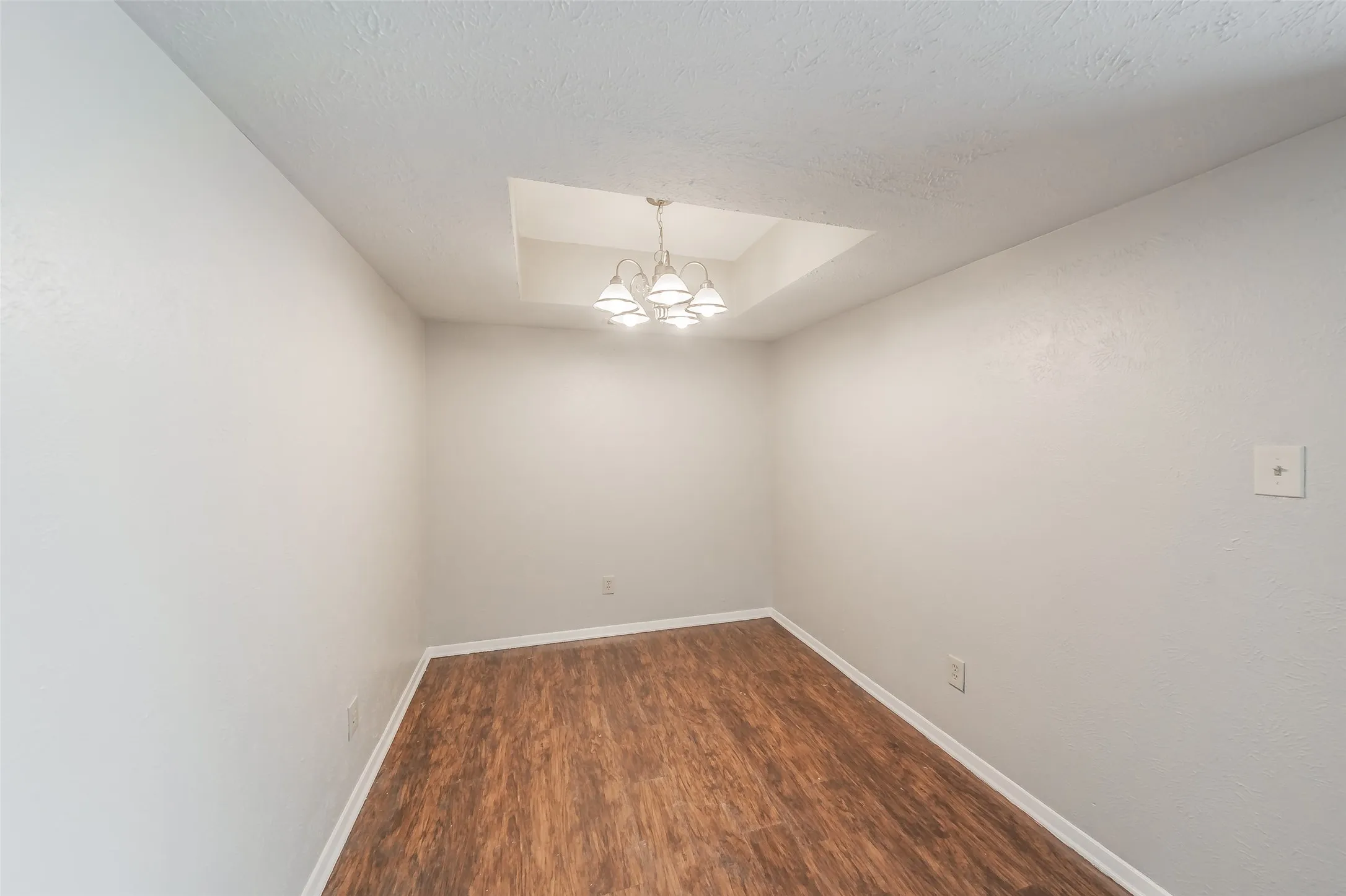 Single Family Residence For Sale in Dallas County , 720 Nora Lane, De Soto, Texas 75115, 3 Bedroom, 2 Bathroom, 2 Garage spaces, 1,733 Sqft, built in 1979, mls#21334581, Real Estate Agent in De Soto, Homes For Sale in Dallas county, Homes For Sale in De Soto, Realtor in De Soto Texas, Real Estate Brokerage Independent Realty Texas, Luminita Cordes Realtor