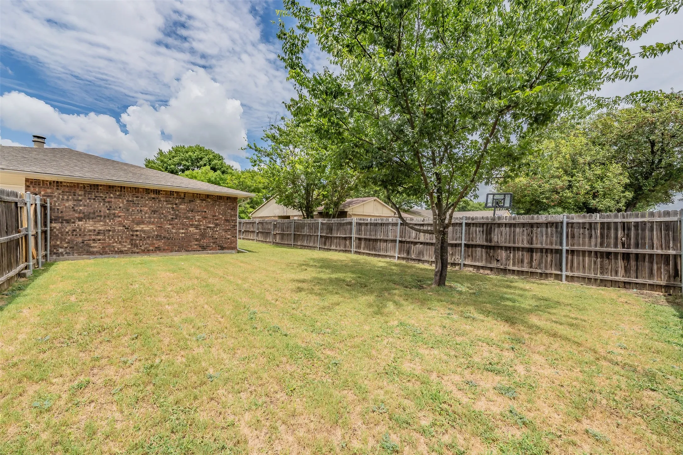 Single Family Residence For Sale in Dallas County , 720 Nora Lane, De Soto, Texas 75115, 3 Bedroom, 2 Bathroom, 2 Garage spaces, 1,733 Sqft, built in 1979, mls#21334581, Real Estate Agent in De Soto, Homes For Sale in Dallas county, Homes For Sale in De Soto, Realtor in De Soto Texas, Real Estate Brokerage Independent Realty Texas, Luminita Cordes Realtor