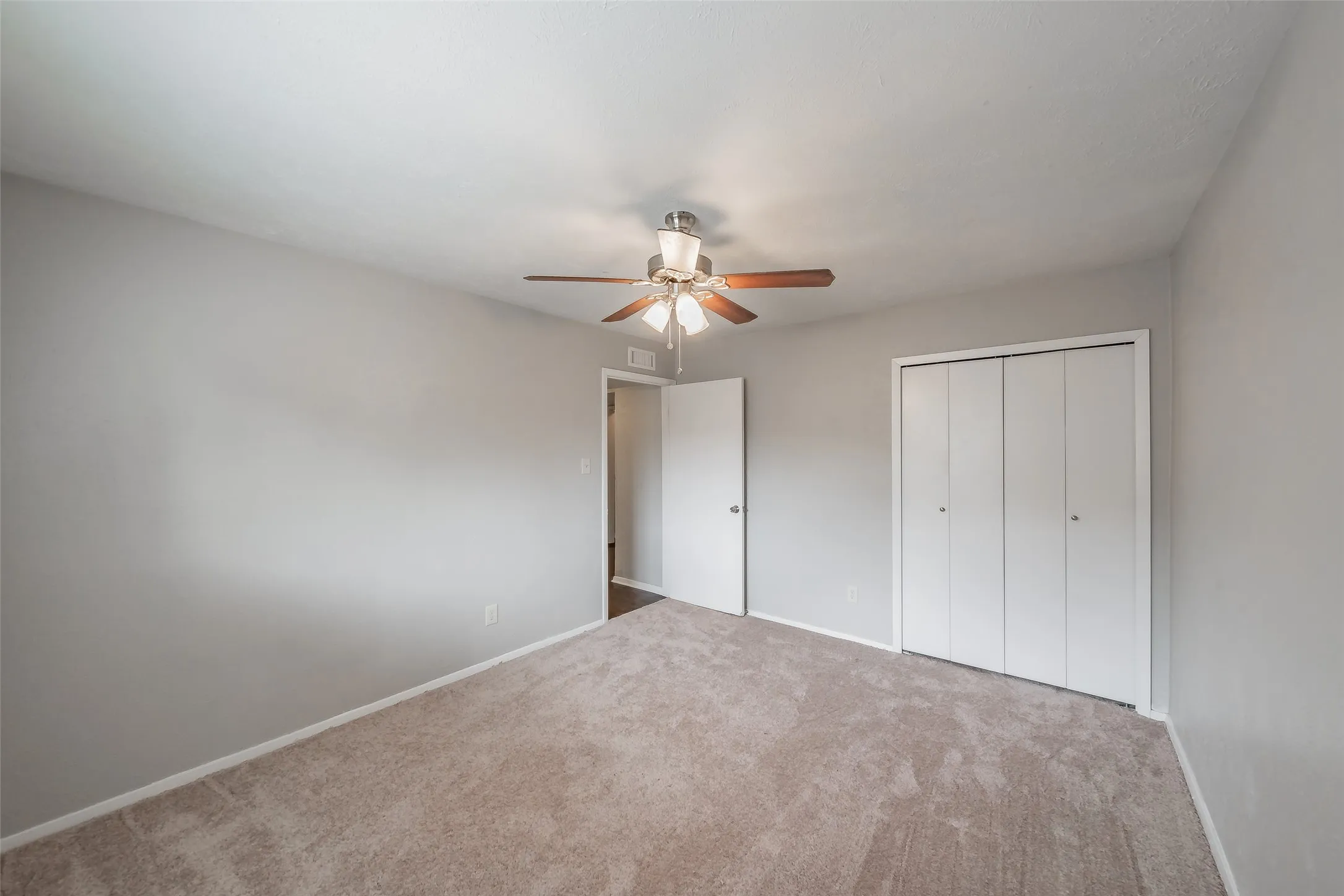 Single Family Residence For Sale in Dallas County , 720 Nora Lane, De Soto, Texas 75115, 3 Bedroom, 2 Bathroom, 2 Garage spaces, 1,733 Sqft, built in 1979, mls#21334581, Real Estate Agent in De Soto, Homes For Sale in Dallas county, Homes For Sale in De Soto, Realtor in De Soto Texas, Real Estate Brokerage Independent Realty Texas, Luminita Cordes Realtor