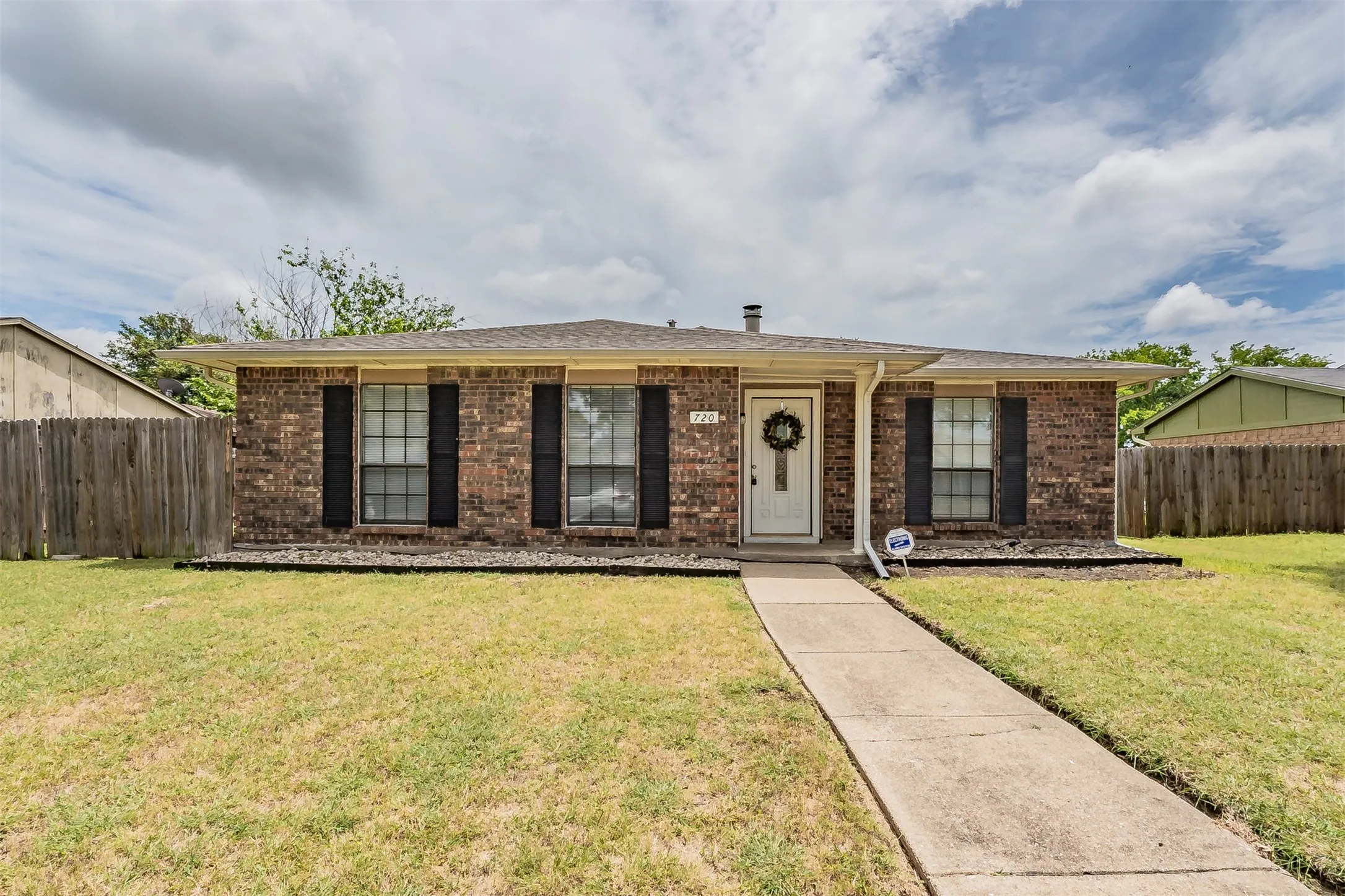Single Family Residence For Sale in Dallas County , 720 Nora Lane, De Soto, Texas 75115, 3 Bedroom, 2 Bathroom, 2 Garage spaces, 1,733 Sqft, built in 1979, mls#21334581, Real Estate Agent in De Soto, Homes For Sale in Dallas county, Homes For Sale in De Soto, Realtor in De Soto Texas, Real Estate Brokerage Independent Realty Texas, Luminita Cordes Realtor