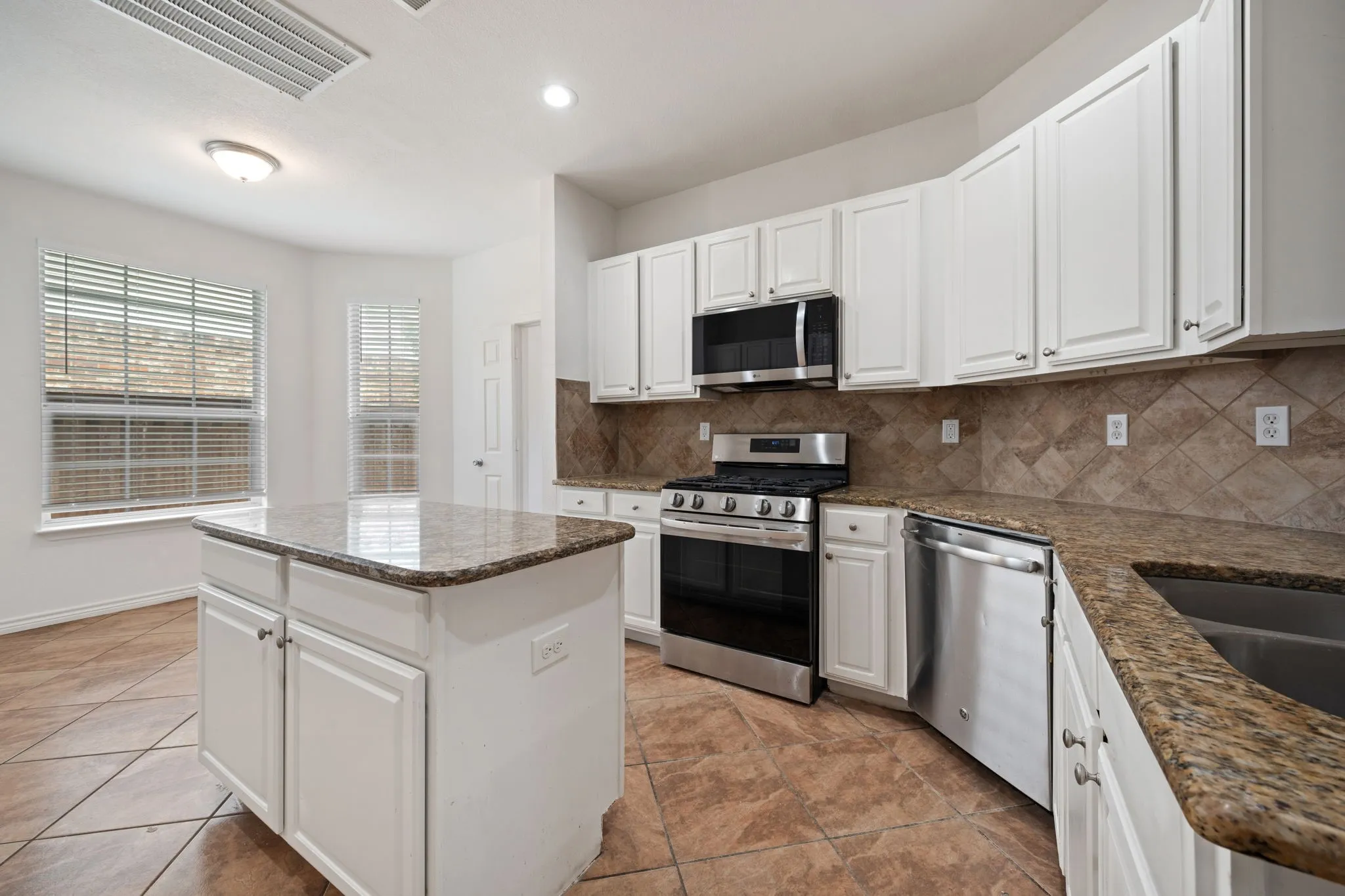Single Family Residence For Sale in Collin County , 8121 Case Drive, Plano, Texas 75025, 4 Bedroom, 3 Bathroom, 2 Garage spaces, 3,060 Sqft, built in 1995, mls#21323815, Real Estate Agent in Plano, Homes For Sale in Collin county, Homes For Sale in Plano, Realtor in Plano Texas, Real Estate Brokerage Independent Realty Texas, Luminita Cordes Realtor