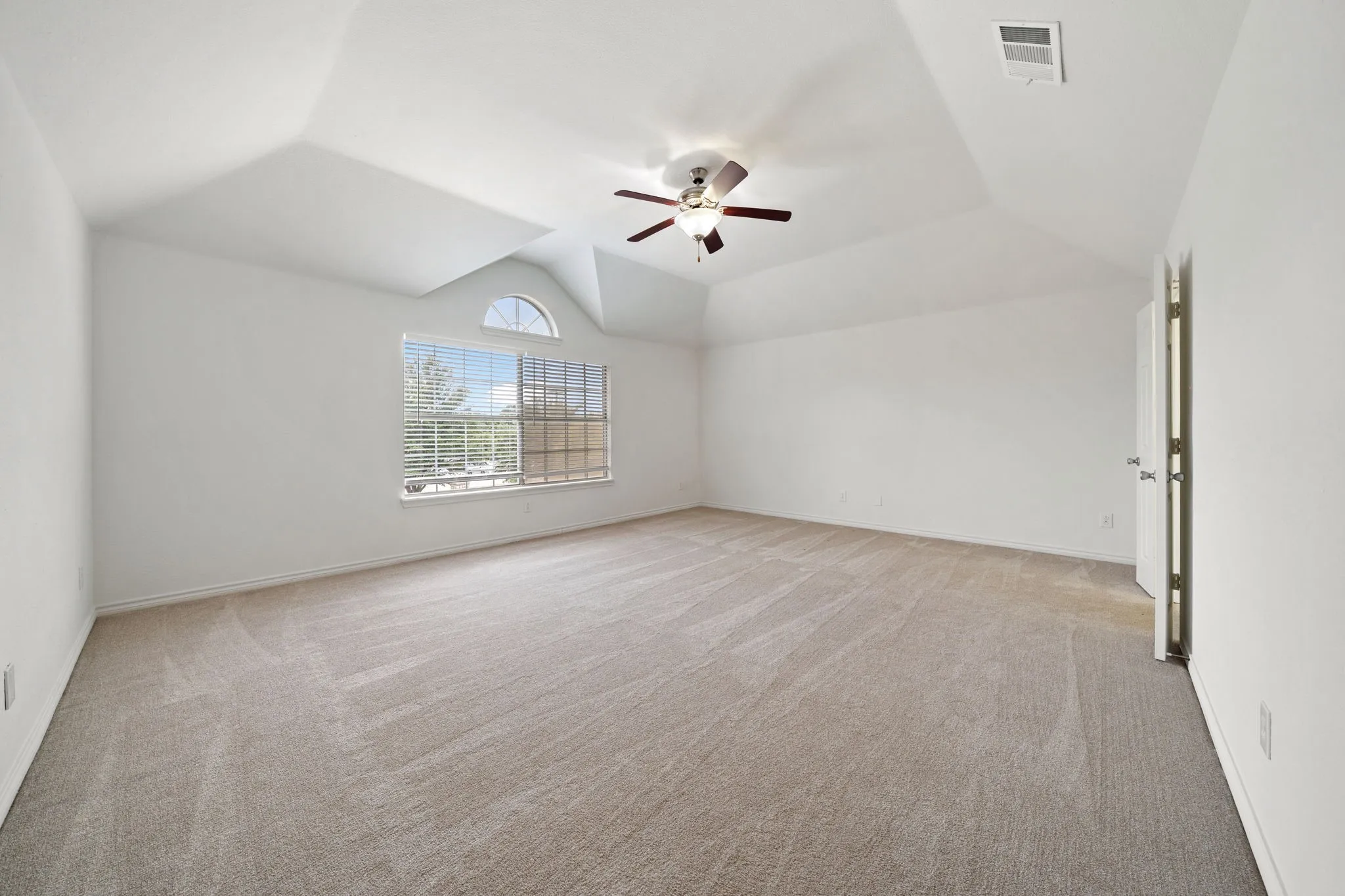 Single Family Residence For Sale in Collin County , 8121 Case Drive, Plano, Texas 75025, 4 Bedroom, 3 Bathroom, 2 Garage spaces, 3,060 Sqft, built in 1995, mls#21323815, Real Estate Agent in Plano, Homes For Sale in Collin county, Homes For Sale in Plano, Realtor in Plano Texas, Real Estate Brokerage Independent Realty Texas, Luminita Cordes Realtor