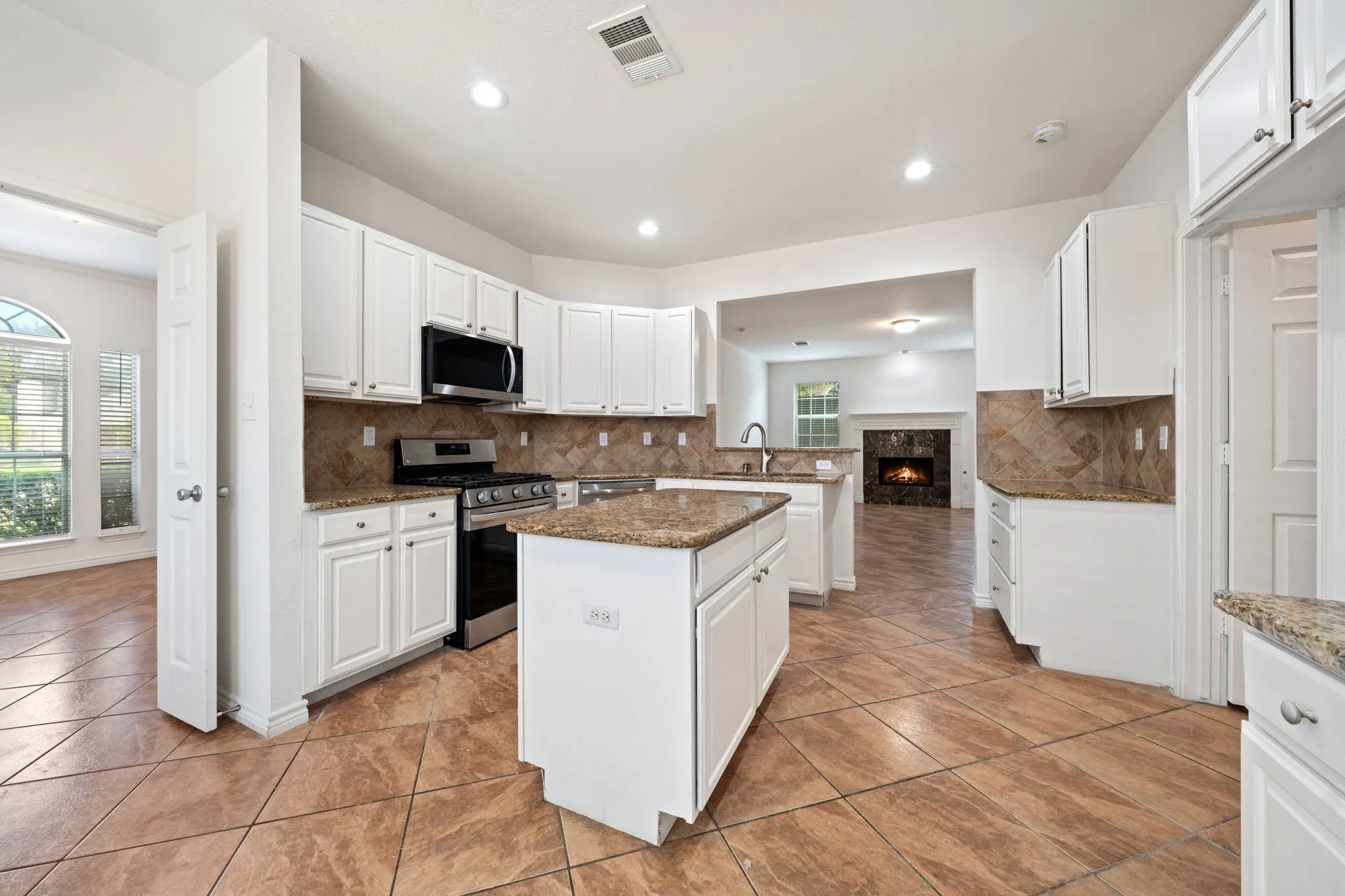 Single Family Residence For Sale in Collin County , 8121 Case Drive, Plano, Texas 75025, 4 Bedroom, 3 Bathroom, 2 Garage spaces, 3,060 Sqft, built in 1995, mls#21323815, Real Estate Agent in Plano, Homes For Sale in Collin county, Homes For Sale in Plano, Realtor in Plano Texas, Real Estate Brokerage Independent Realty Texas, Luminita Cordes Realtor