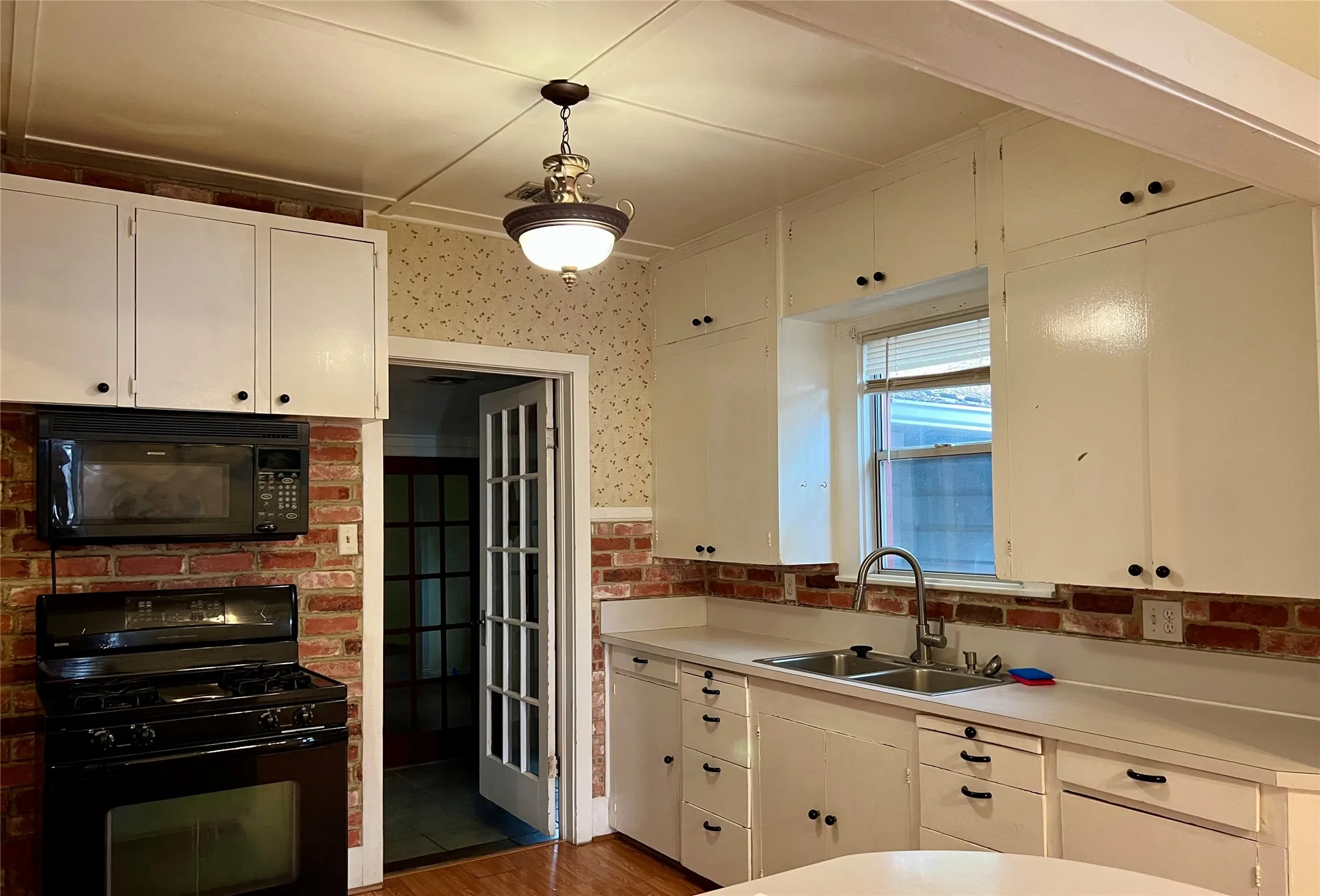 Single Family Residence For Sale in Clay County , 405 E South, Henrietta, Texas 76365, 4 Bedrooms, 2 Bathrooms, Garage spaces, 1,526 Sqft, built in 1935, Price $89,000, mls#21334660, Real Estate Agent in Henrietta, Homes For Sale in Clay county, Homes For Sale in Henrietta, Realtor in Henrietta Texas, Real Estate Brokerage Independent Realty Texas, Luminita Cordes Realtor