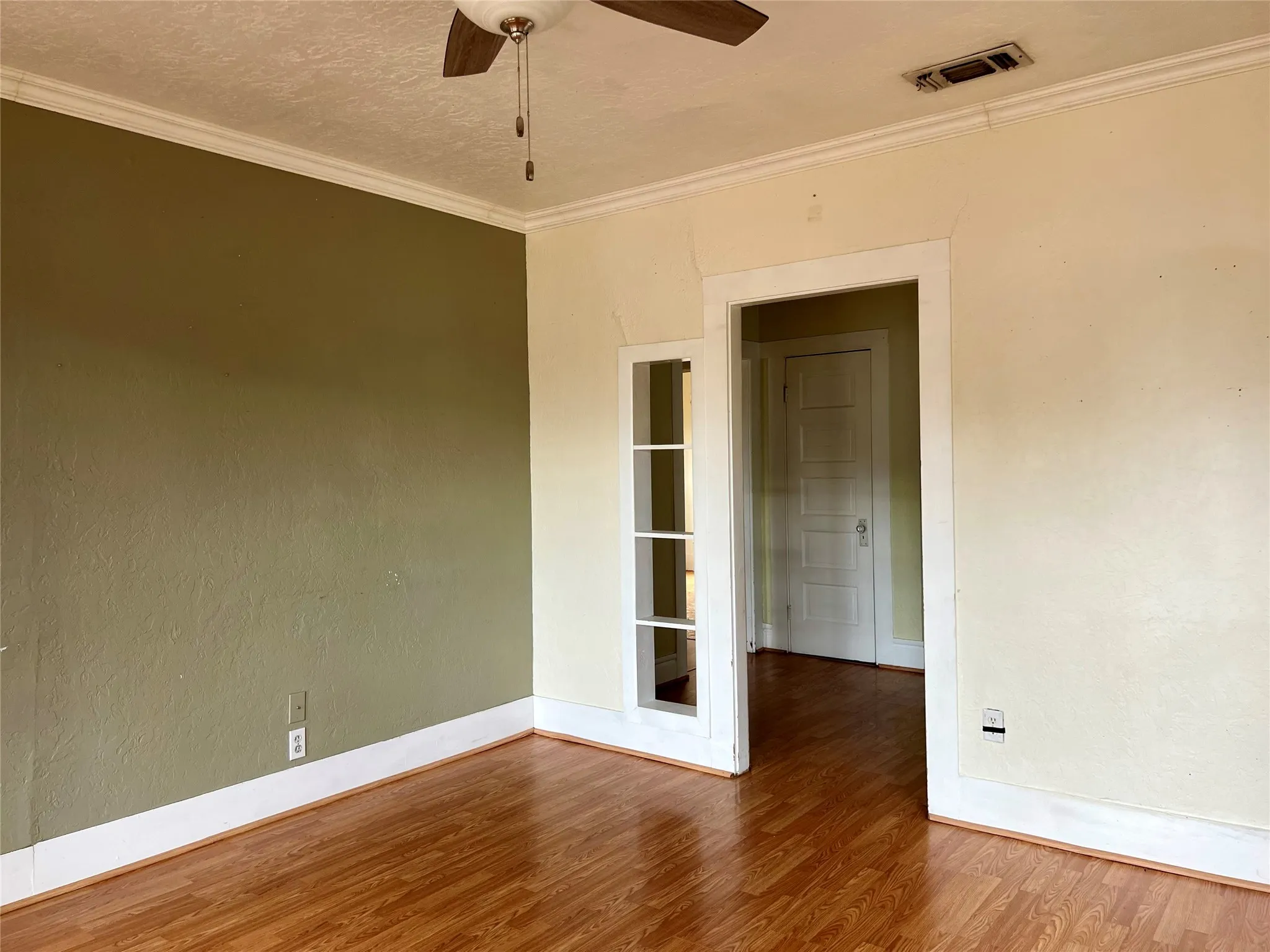 Single Family Residence For Sale in Clay County , 405 E South, Henrietta, Texas 76365, 4 Bedrooms, 2 Bathrooms, Garage spaces, 1,526 Sqft, built in 1935, Price $89,000, mls#21334660, Real Estate Agent in Henrietta, Homes For Sale in Clay county, Homes For Sale in Henrietta, Realtor in Henrietta Texas, Real Estate Brokerage Independent Realty Texas, Luminita Cordes Realtor