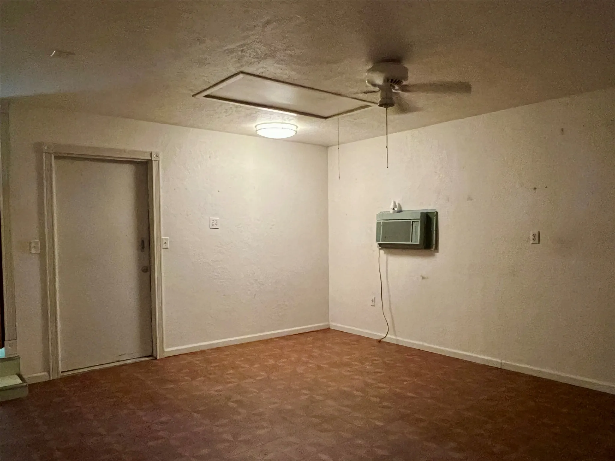 Single Family Residence For Sale in Clay County , 405 E South, Henrietta, Texas 76365, 4 Bedrooms, 2 Bathrooms, Garage spaces, 1,526 Sqft, built in 1935, Price $89,000, mls#21334660, Real Estate Agent in Henrietta, Homes For Sale in Clay county, Homes For Sale in Henrietta, Realtor in Henrietta Texas, Real Estate Brokerage Independent Realty Texas, Luminita Cordes Realtor