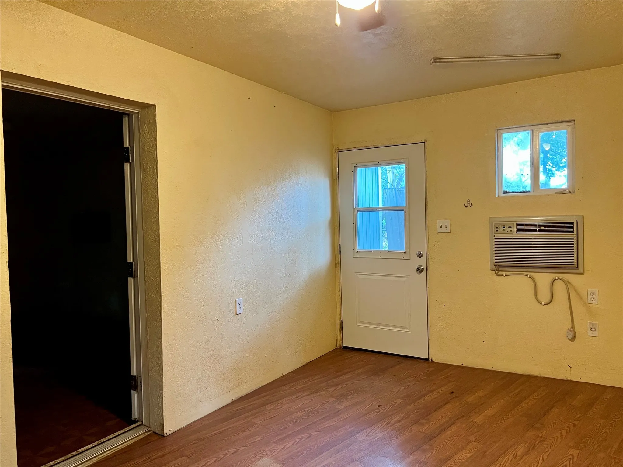 Single Family Residence For Sale in Clay County , 405 E South, Henrietta, Texas 76365, 4 Bedrooms, 2 Bathrooms, Garage spaces, 1,526 Sqft, built in 1935, Price $89,000, mls#21334660, Real Estate Agent in Henrietta, Homes For Sale in Clay county, Homes For Sale in Henrietta, Realtor in Henrietta Texas, Real Estate Brokerage Independent Realty Texas, Luminita Cordes Realtor