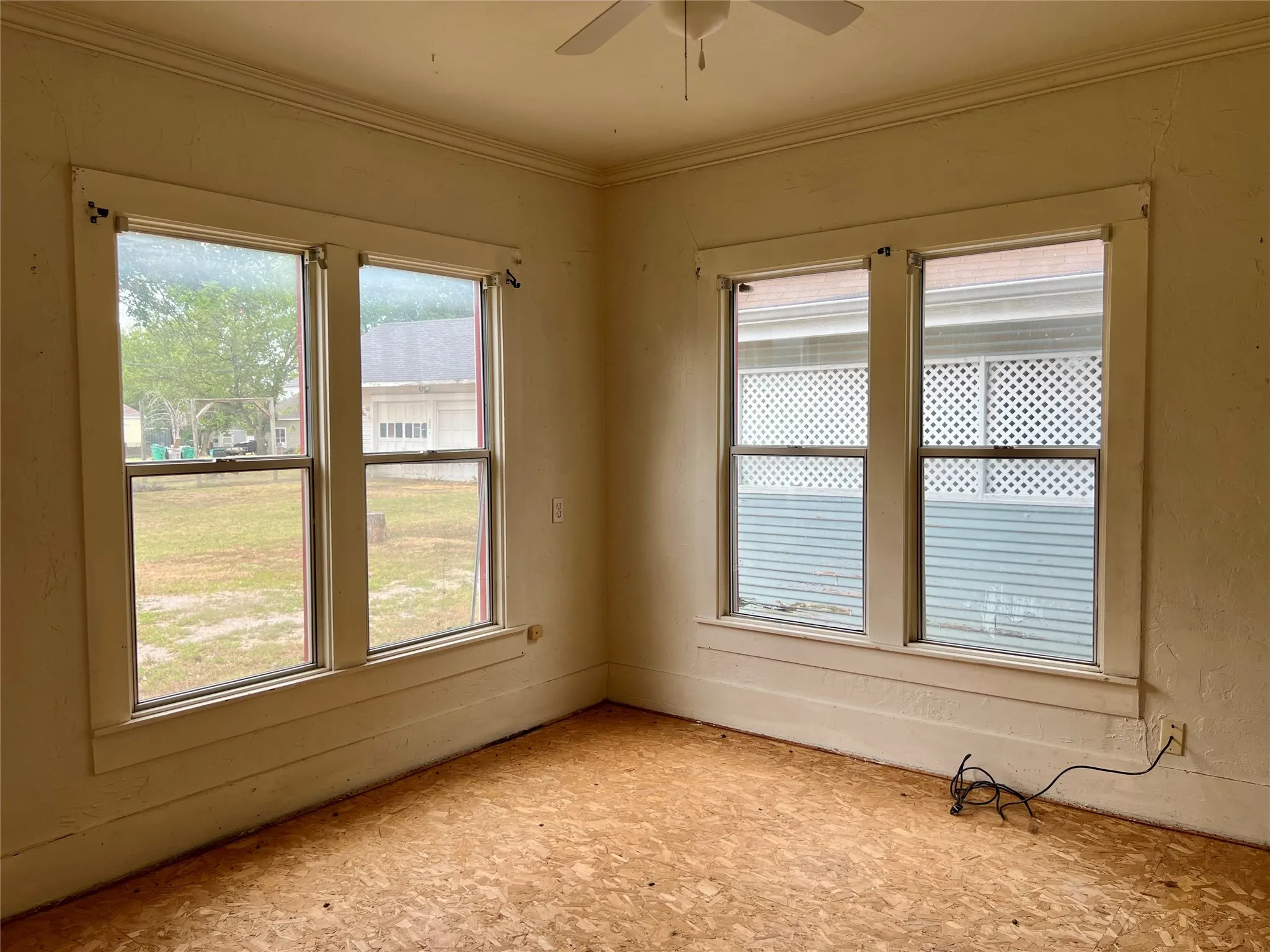 Single Family Residence For Sale in Clay County , 405 E South, Henrietta, Texas 76365, 4 Bedrooms, 2 Bathrooms, Garage spaces, 1,526 Sqft, built in 1935, Price $89,000, mls#21334660, Real Estate Agent in Henrietta, Homes For Sale in Clay county, Homes For Sale in Henrietta, Realtor in Henrietta Texas, Real Estate Brokerage Independent Realty Texas, Luminita Cordes Realtor