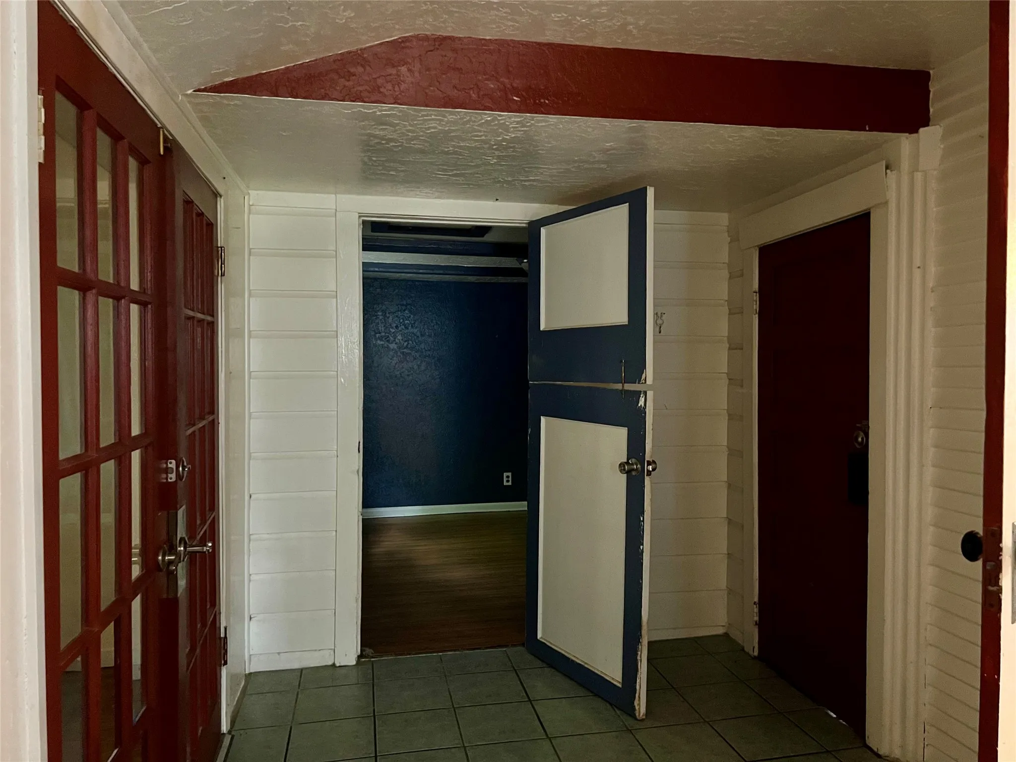 Single Family Residence For Sale in Clay County , 405 E South, Henrietta, Texas 76365, 4 Bedrooms, 2 Bathrooms, Garage spaces, 1,526 Sqft, built in 1935, Price $89,000, mls#21334660, Real Estate Agent in Henrietta, Homes For Sale in Clay county, Homes For Sale in Henrietta, Realtor in Henrietta Texas, Real Estate Brokerage Independent Realty Texas, Luminita Cordes Realtor