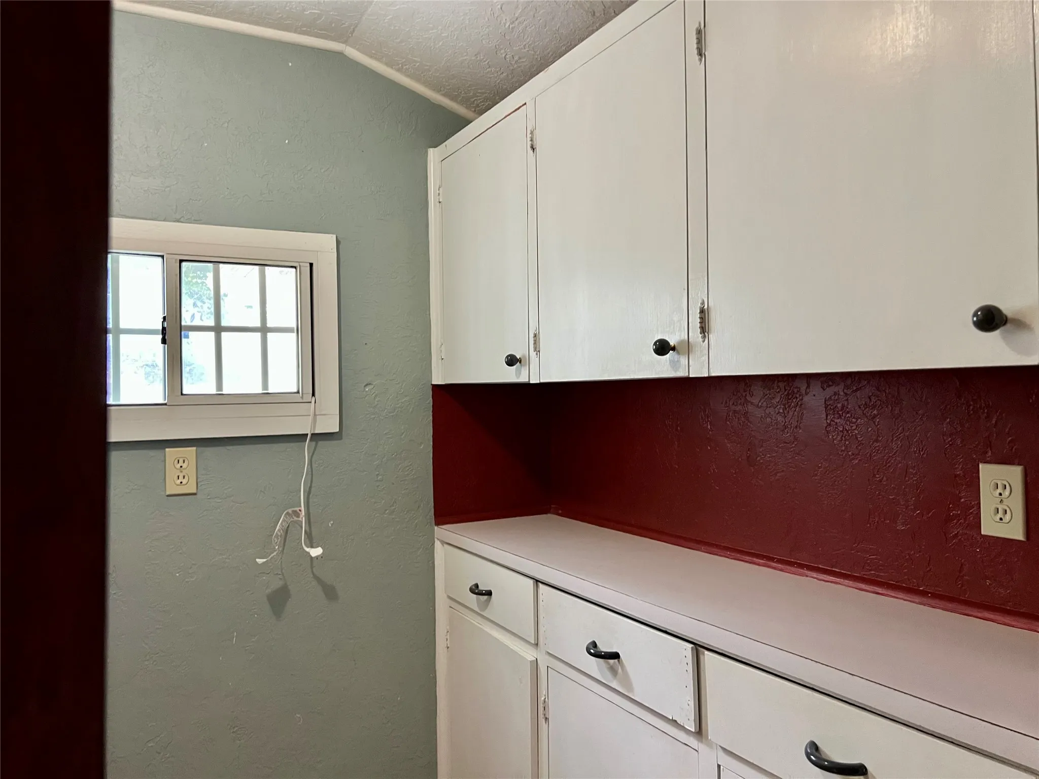 Single Family Residence For Sale in Clay County , 405 E South, Henrietta, Texas 76365, 4 Bedrooms, 2 Bathrooms, Garage spaces, 1,526 Sqft, built in 1935, Price $89,000, mls#21334660, Real Estate Agent in Henrietta, Homes For Sale in Clay county, Homes For Sale in Henrietta, Realtor in Henrietta Texas, Real Estate Brokerage Independent Realty Texas, Luminita Cordes Realtor