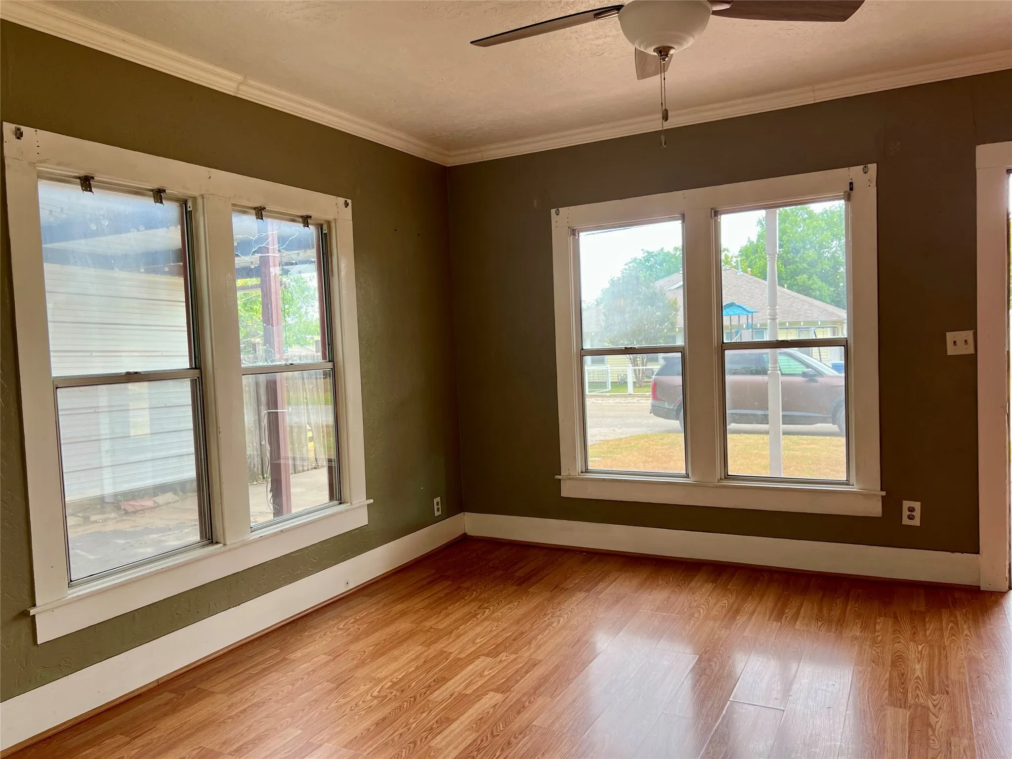 Single Family Residence For Sale in Clay County , 405 E South, Henrietta, Texas 76365, 4 Bedrooms, 2 Bathrooms, Garage spaces, 1,526 Sqft, built in 1935, Price $89,000, mls#21334660, Real Estate Agent in Henrietta, Homes For Sale in Clay county, Homes For Sale in Henrietta, Realtor in Henrietta Texas, Real Estate Brokerage Independent Realty Texas, Luminita Cordes Realtor
