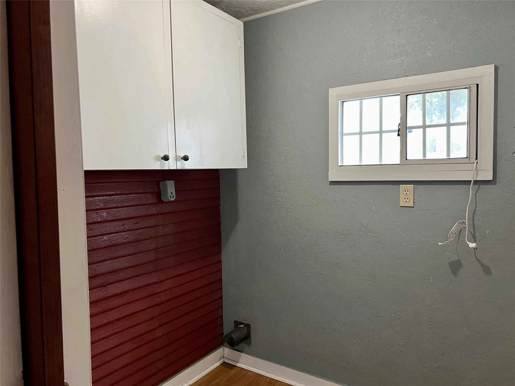Single Family Residence For Sale in Clay County , 405 E South, Henrietta, Texas 76365, 4 Bedrooms, 2 Bathrooms, Garage spaces, 1,526 Sqft, built in 1935, Price $89,000, mls#21334660, Real Estate Agent in Henrietta, Homes For Sale in Clay county, Homes For Sale in Henrietta, Realtor in Henrietta Texas, Real Estate Brokerage Independent Realty Texas, Luminita Cordes Realtor