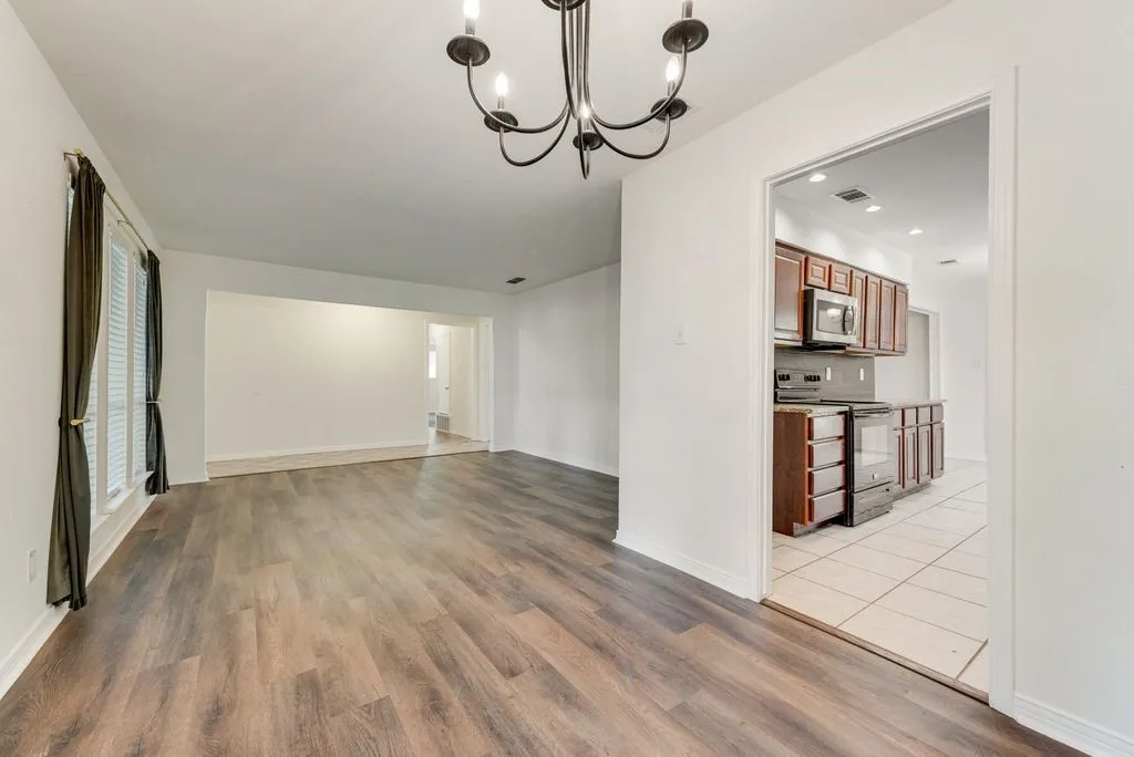Single Family Residence For Rent in Dallas County , 123 S Venice Drive, Duncanville, Texas 75116, 3 Bedrooms, 2 Bathrooms, 2 Garage spaces, 2,198 Sqft, built in 1973, Price $2,100, mls#21334673, Real Estate Agent in Duncanville, Homes For Rent in Dallas county, Homes For Rent in Duncanville, Realtor in Duncanville Texas, Real Estate Brokerage Independent Realty Texas, Luminita Cordes Realtor
