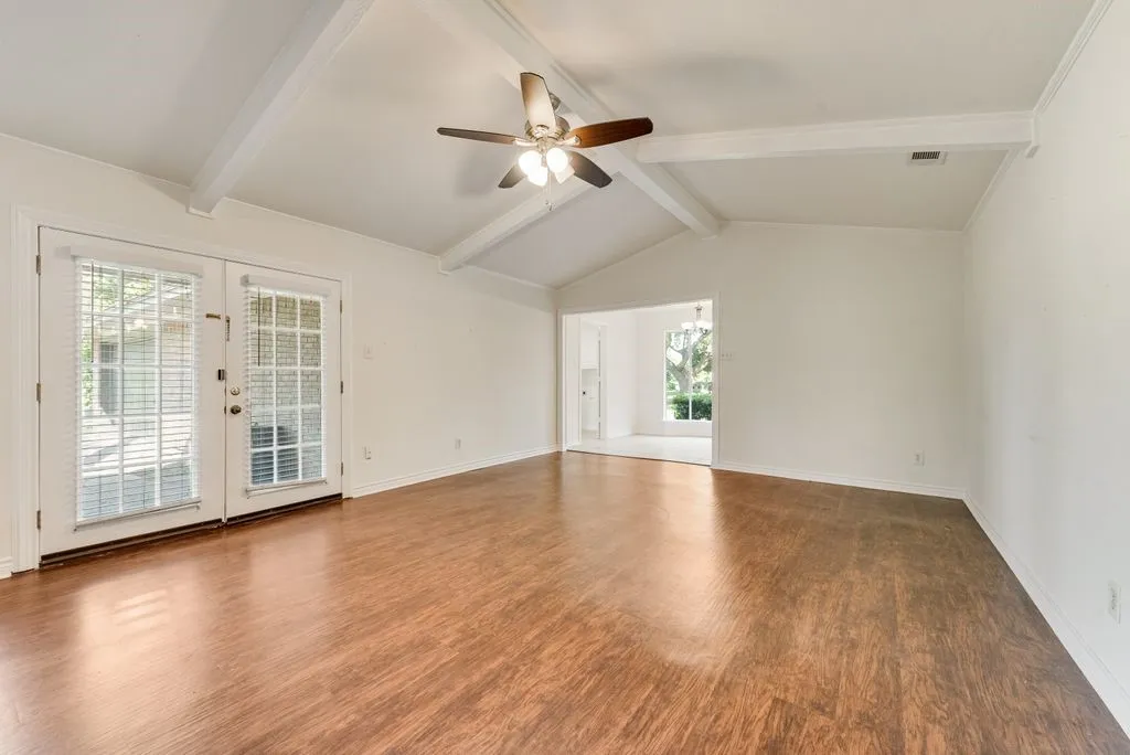 Single Family Residence For Rent in Dallas County , 123 S Venice Drive, Duncanville, Texas 75116, 3 Bedrooms, 2 Bathrooms, 2 Garage spaces, 2,198 Sqft, built in 1973, Price $2,100, mls#21334673, Real Estate Agent in Duncanville, Homes For Rent in Dallas county, Homes For Rent in Duncanville, Realtor in Duncanville Texas, Real Estate Brokerage Independent Realty Texas, Luminita Cordes Realtor
