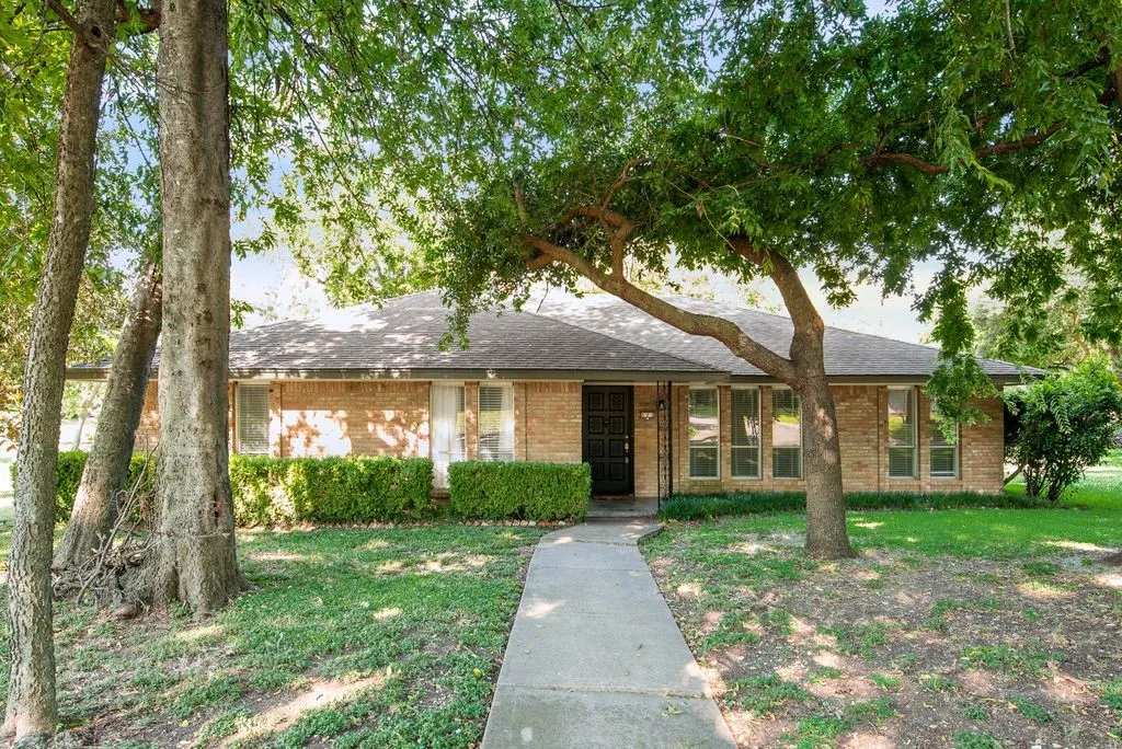 Single Family Residence For Rent in Dallas County , 123 S Venice Drive, Duncanville, Texas 75116, 3 Bedrooms, 2 Bathrooms, 2 Garage spaces, 2,198 Sqft, built in 1973, Price $2,100, mls#21334673, Real Estate Agent in Duncanville, Homes For Rent in Dallas county, Homes For Rent in Duncanville, Realtor in Duncanville Texas, Real Estate Brokerage Independent Realty Texas, Luminita Cordes Realtor